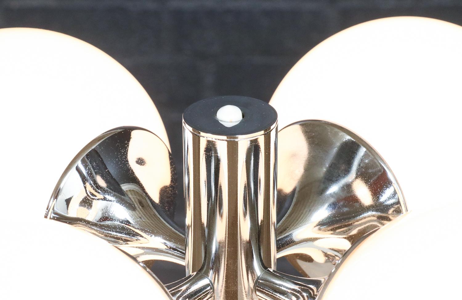 Polished Expertly Restored - Wiring in Working Condition, Shows Minor Wear From Age For Sale