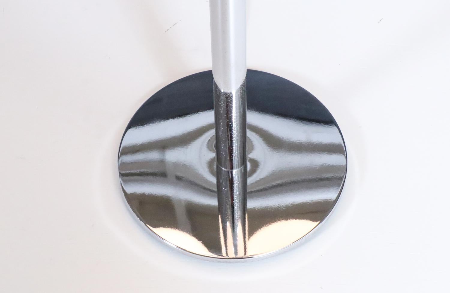 Expertly Restored - Wiring in Working Condition, Shows Minor Wear From Age For Sale 1