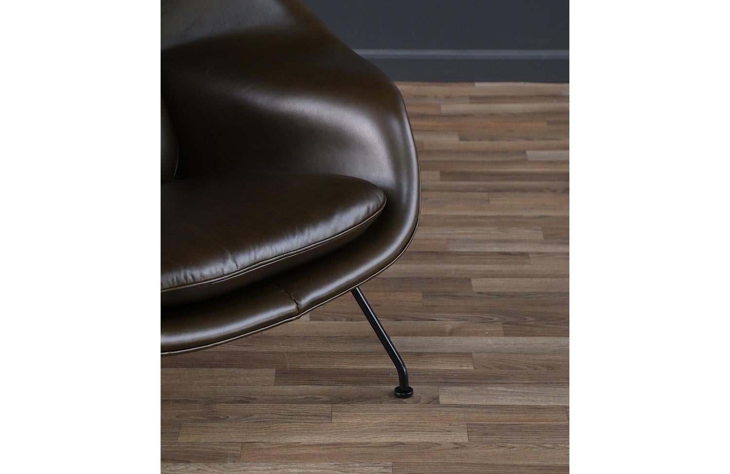 Fachmännisch restauriert - Eero Saarinen Womb Waldgrüner Lederstuhl für Knoll im Angebot 4