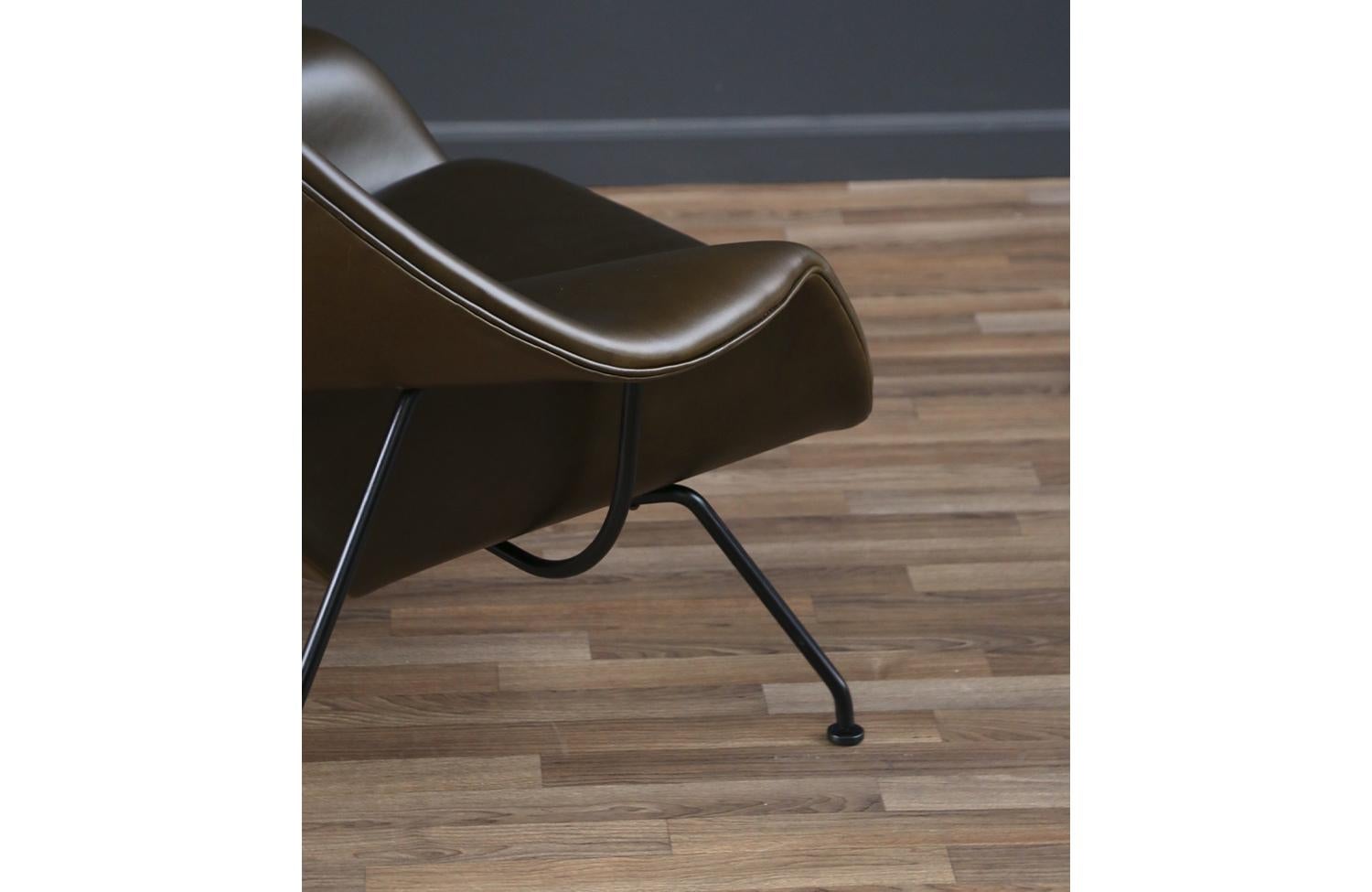 Fachmännisch restauriert - Eero Saarinen Womb Waldgrüner Lederstuhl für Knoll im Angebot 5