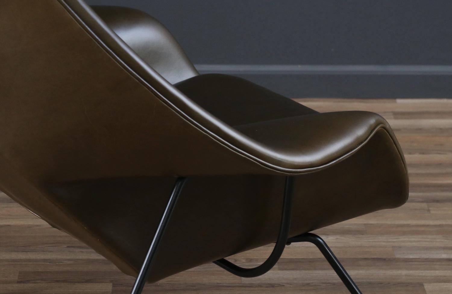 Fachmännisch restauriert - Eero Saarinen Womb Waldgrüner Lederstuhl für Knoll im Angebot 1