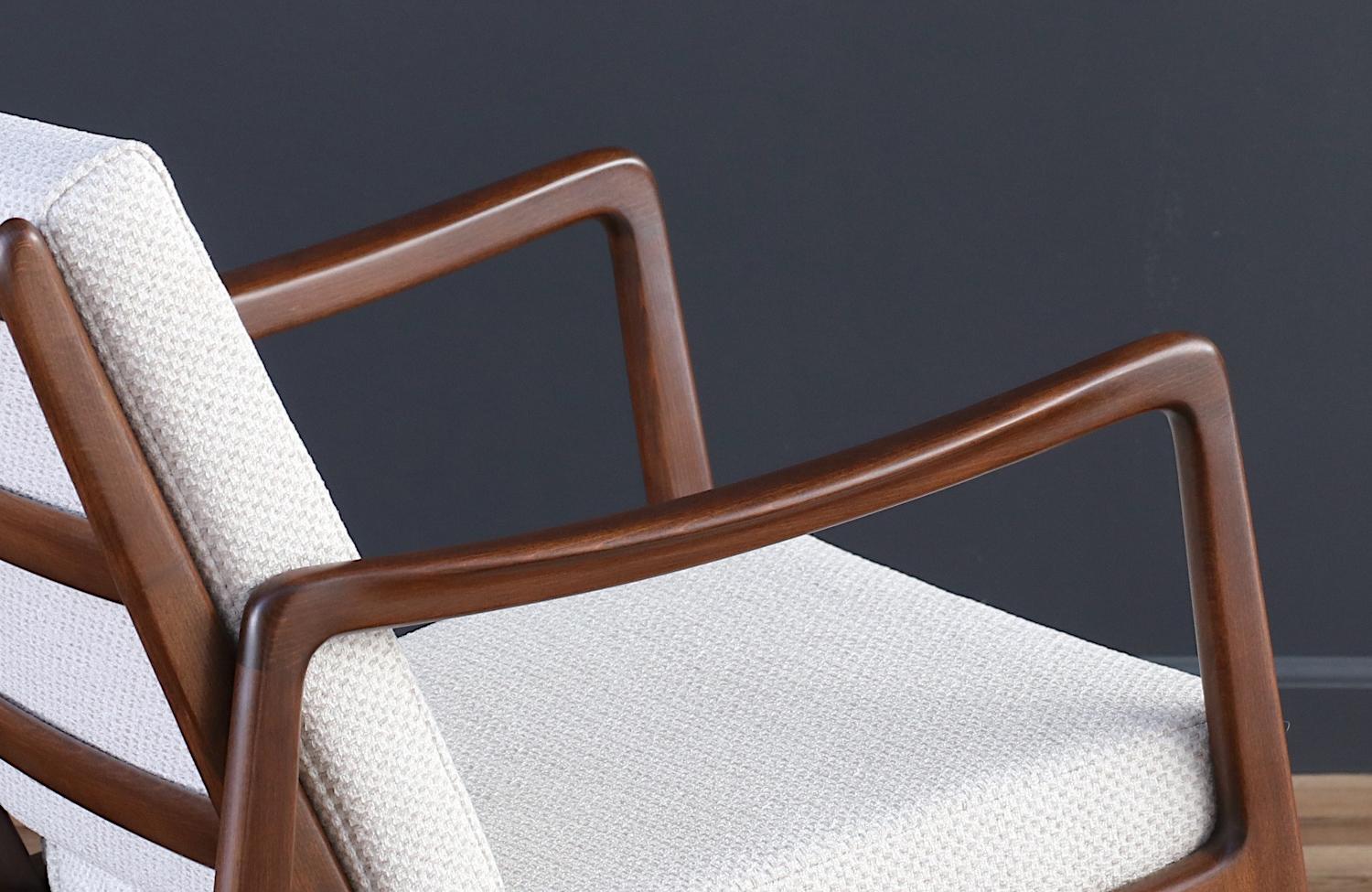 Mid-20th Century ExpertlyRestored-Ole Wanscher Model FD-120 Walnut Rocking Chair for France & Son