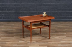 ExpertlyRestored-Dänischer Moderner Beistelltisch aus Teakholz mit Zeitschriftenregal von Moreddi