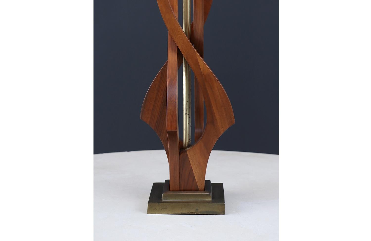 Mid-20th Century ExpertlyRestored - Mid-Century Modern Sculpted Spiral Walnut Table Lamp For Sale