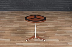 ExpertlyRestored - Table d'appoint en résine tripode avec symbole de paix de Peter Pepper Products