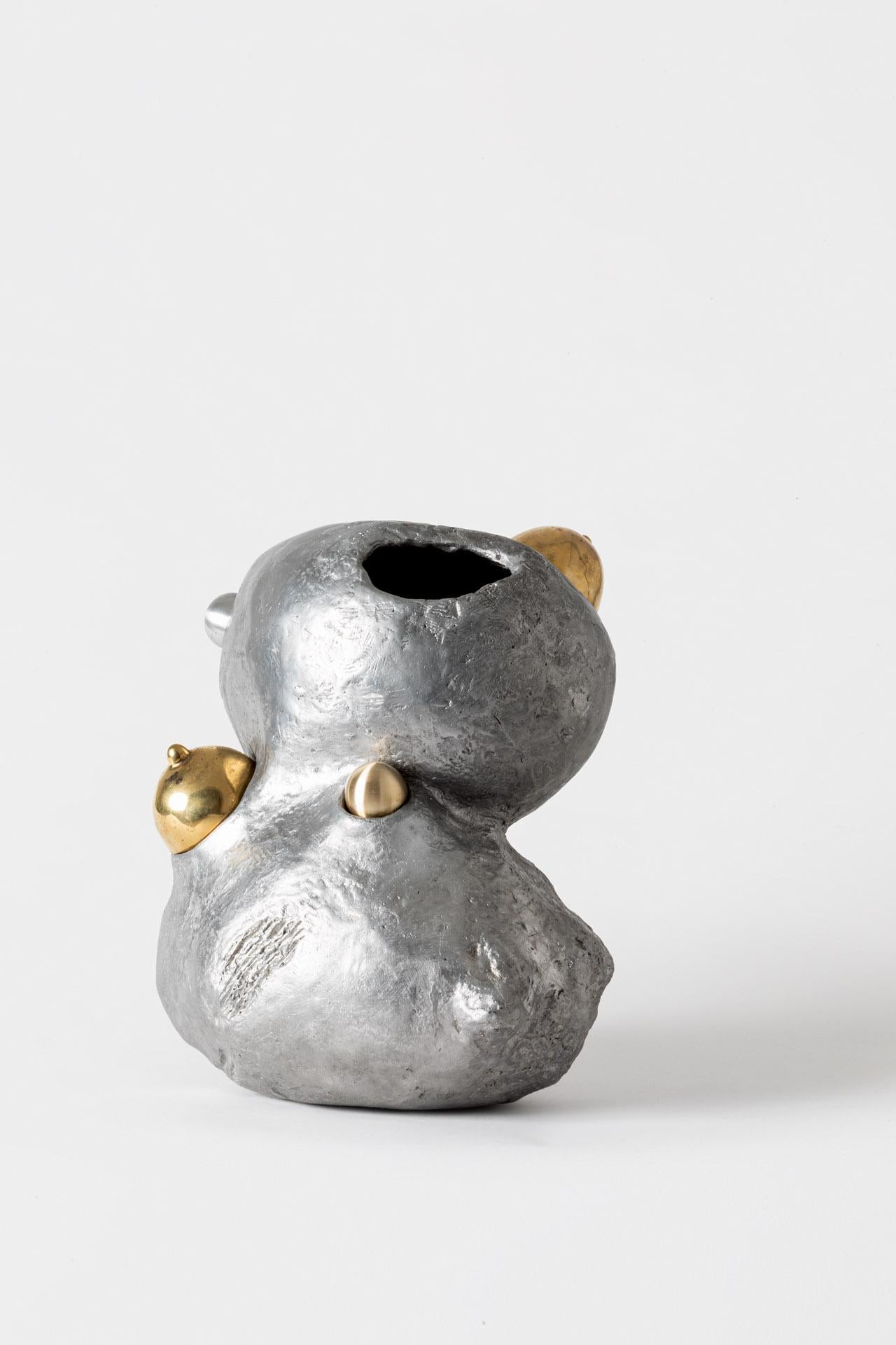 Moderno Donna sfruttata, scultura contemporanea in alluminio fuso, parti rimovibili in vendita