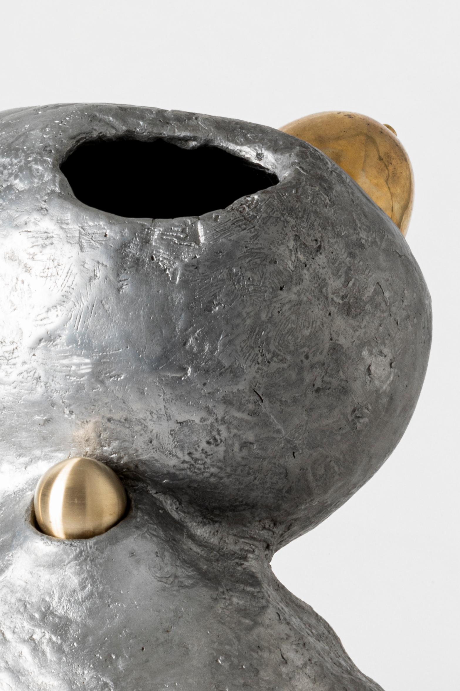 Calco Donna sfruttata, scultura contemporanea in alluminio fuso, parti rimovibili in vendita