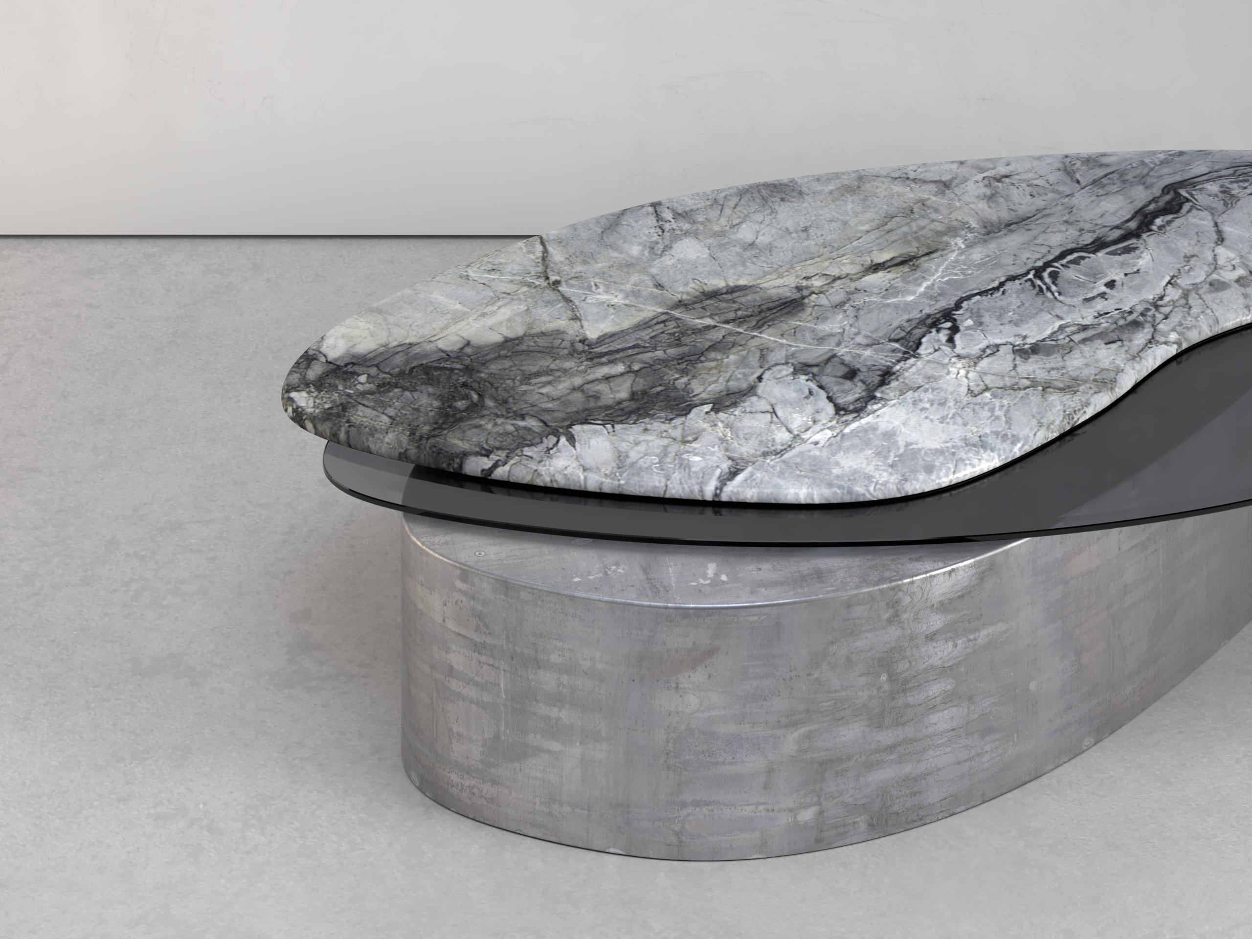 Britannique Table basse Explore II en pierre, acier et verre en édition limitée de Grzegorz Majka en vente