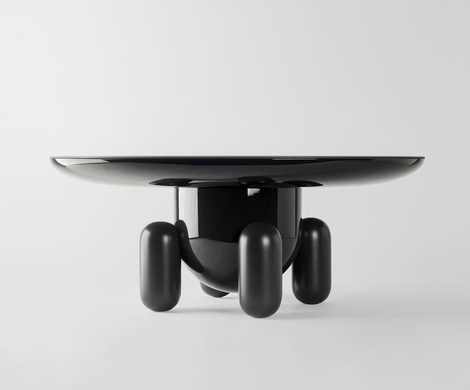 A series of side tables, Explorer 1, 2 and 3 inspired by the playful and what remind one of jelly-beans, rounded sweets that that children eat in the US. This childlike inspiration has at the same time a very elegant beauty. It’s about new shapes,