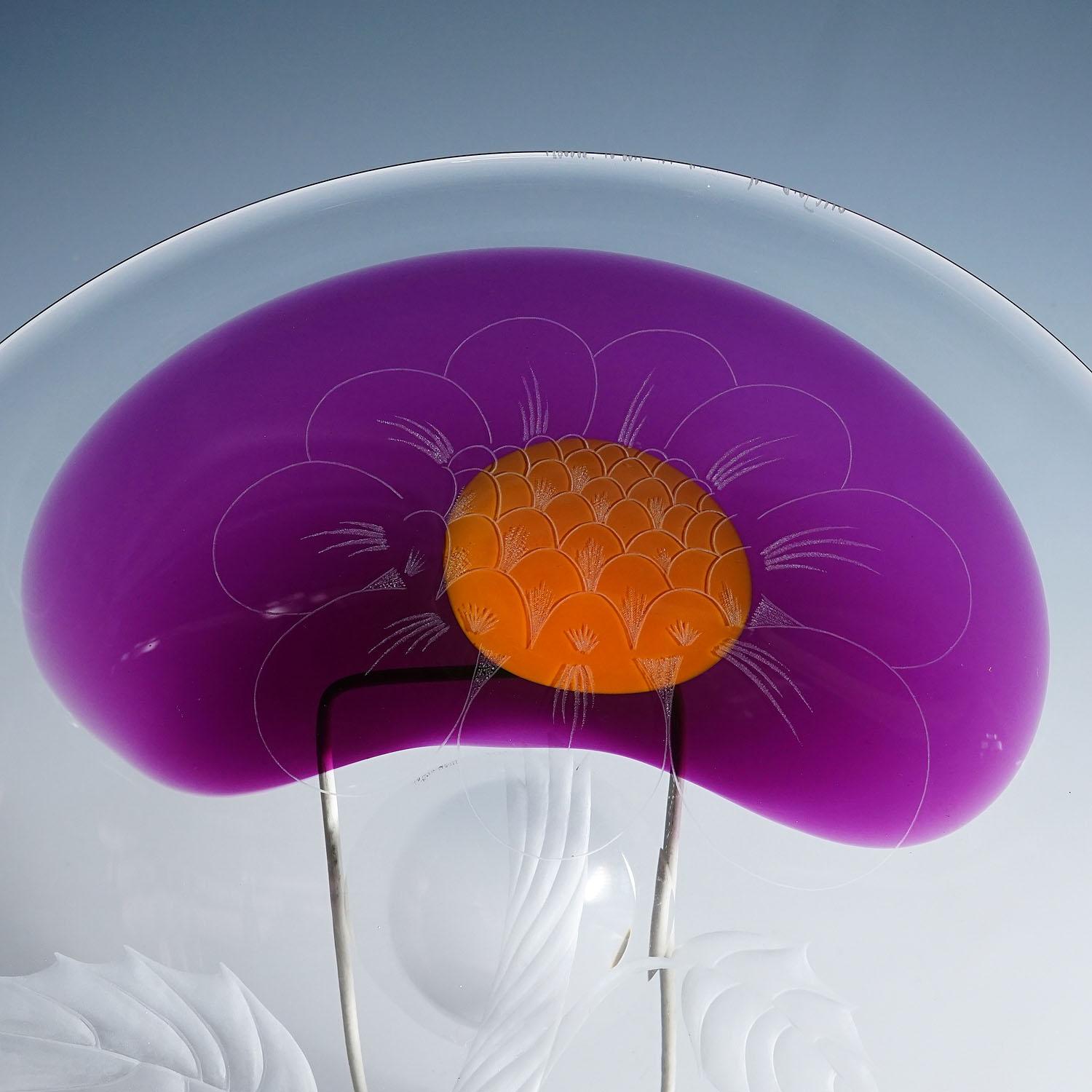 Expo Art Glass Plate by Olle Alberius for Orrefors, Sweden 1977

This striking art glass plate is part of the 'Tree of Live' series designed by Swedish artist Olle Alberius (1926–1993) for the Orrefors glassworks. Crafted from clear glass with