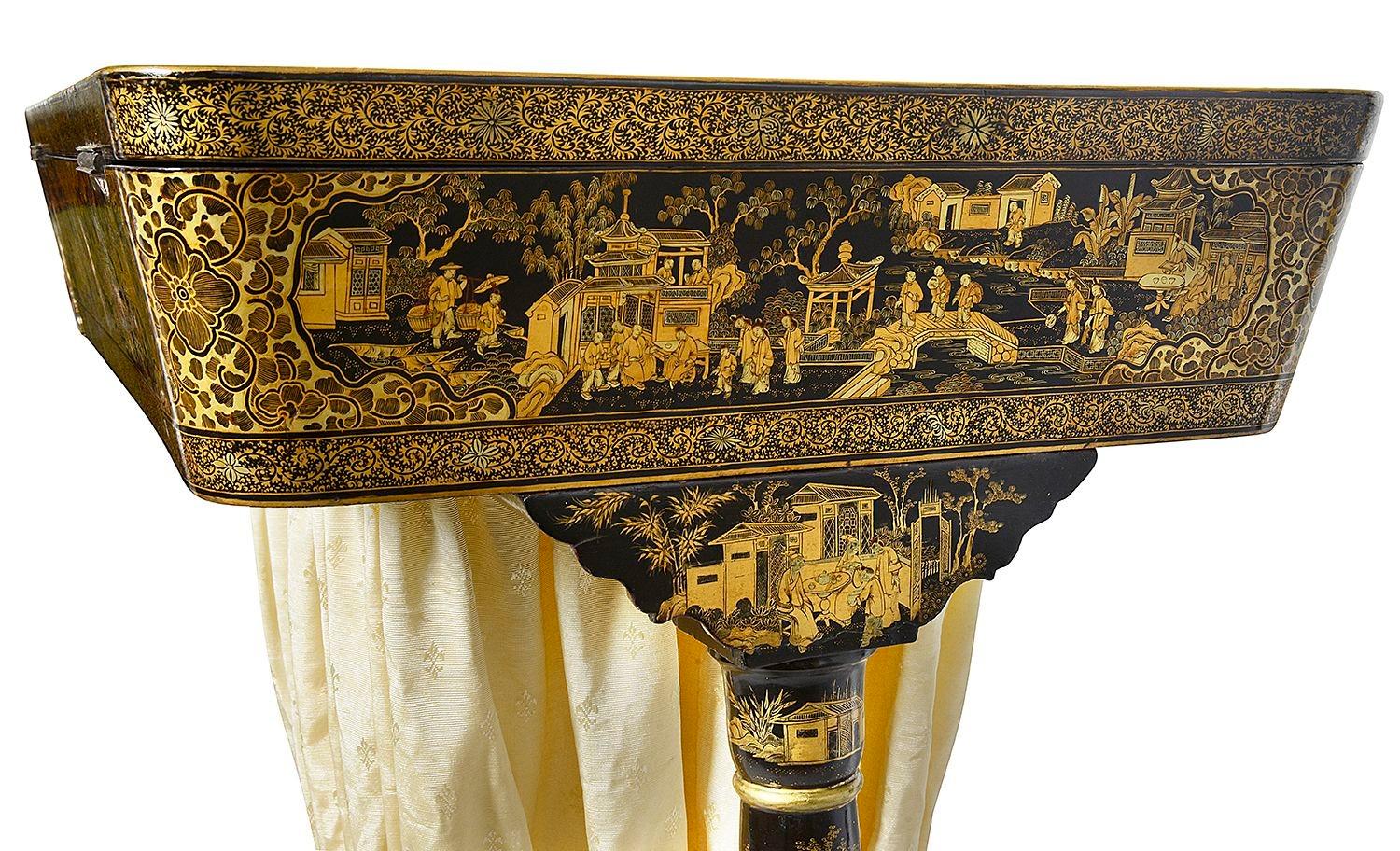 Export Lacquer Side / work table, circa 1820 For Sale 1