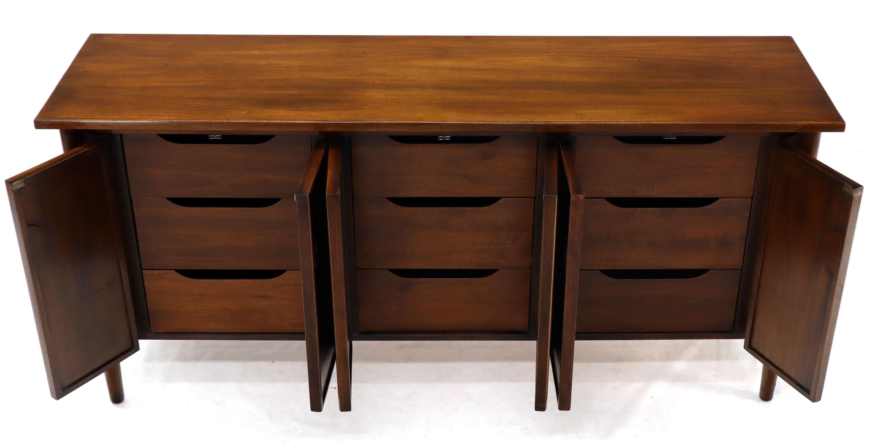 20th Century Exposed Sculptural Legs Nine Drawers Long Dresser Credenza For Sale