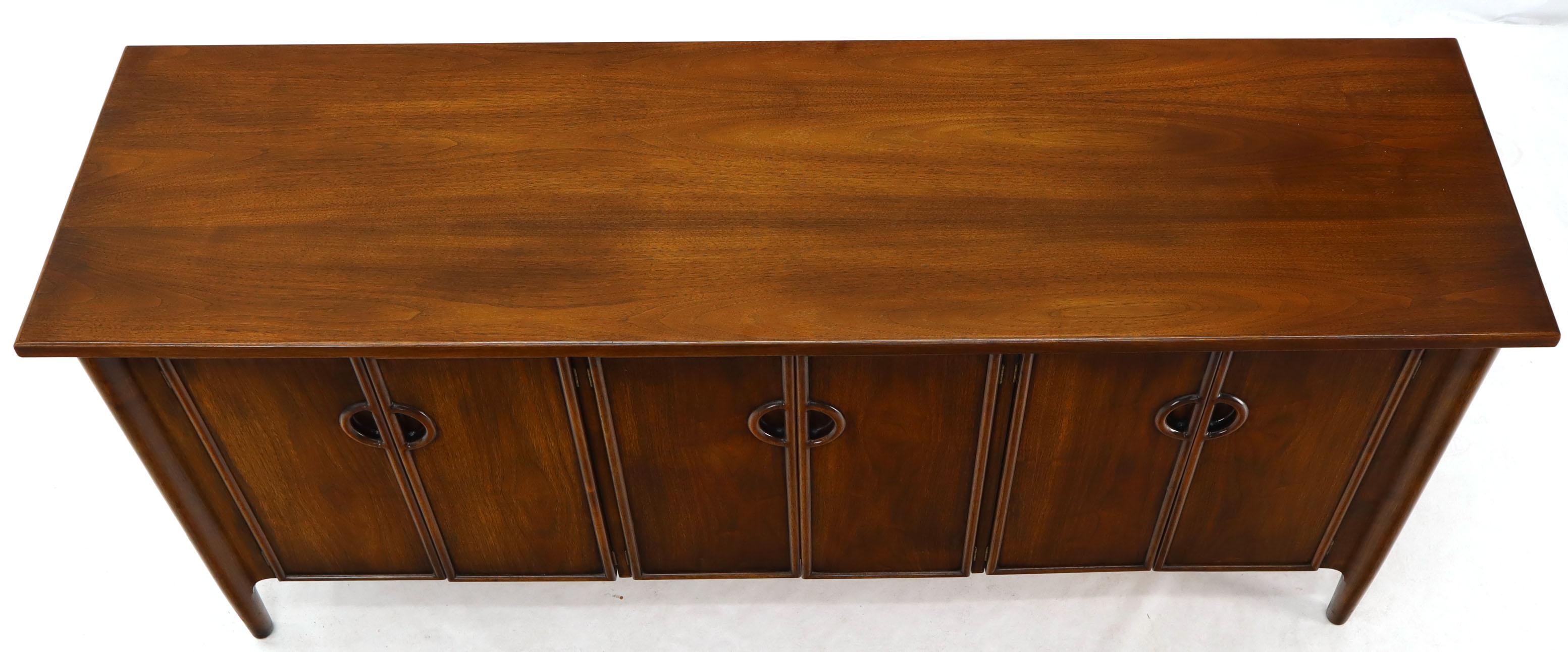 Mid-Century Modern Exposed Sculptural Legs Nine Drawers Long Dresser Credenza For Sale