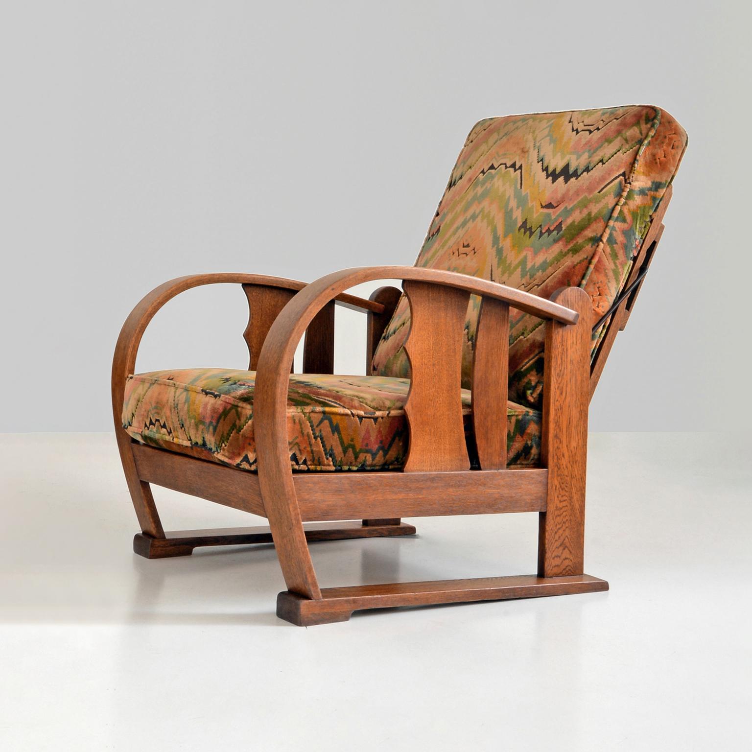 Expressionistische Amsterdam-Schule-Liegestühle, Eiche und Stoffpolsterung, 1920 (Expressionismus) im Angebot