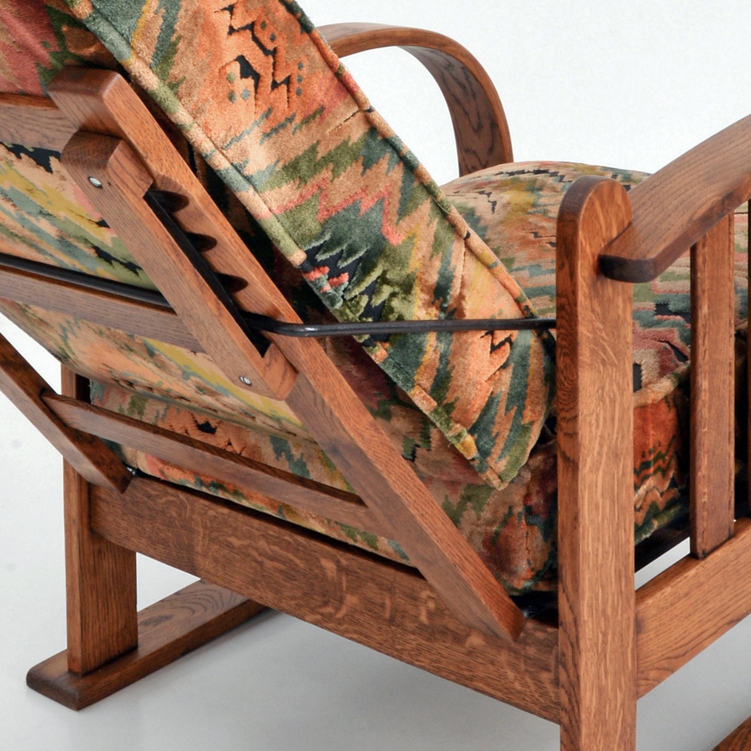 Expressionist Amsterdam School Reclining Chairs, Oak and Fabric Upholstery, 1920 In Good Condition For Sale In Berlin, DE