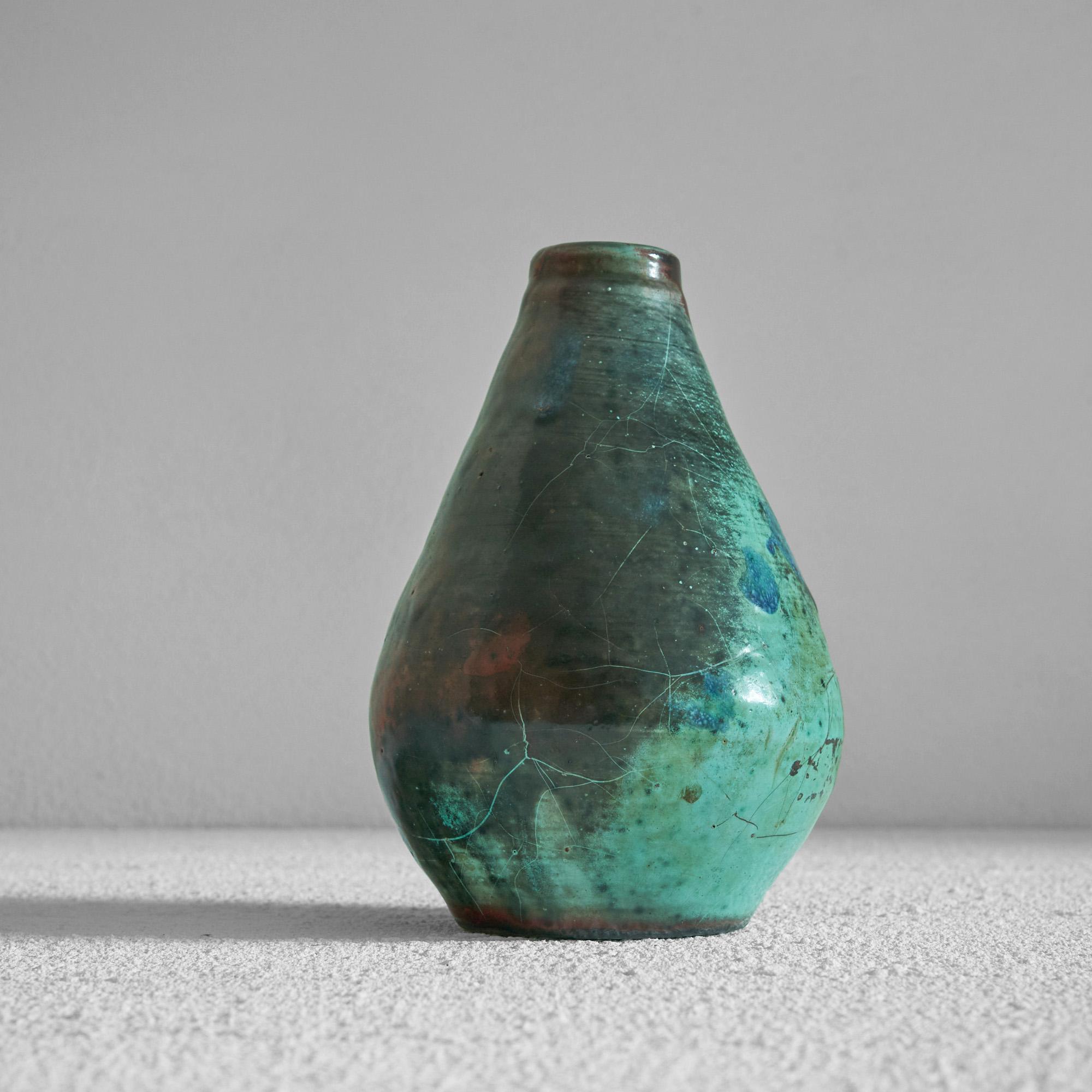 Vernissé Vase de poterie émaillée expressionniste des années 1920 en vente