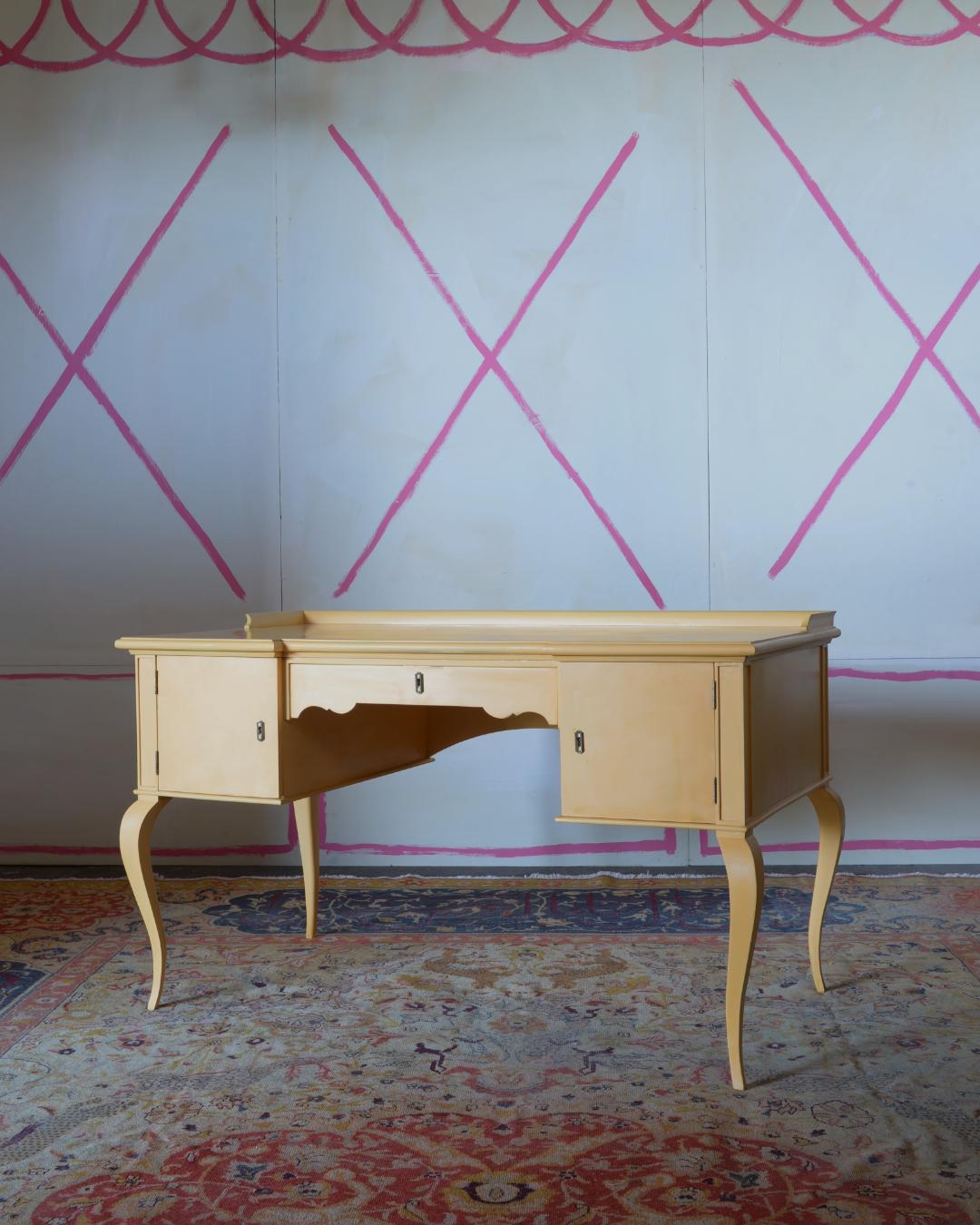 Expressionist Rococo Berlin Deko Bureau-Plat/Desk, Lacquered in Saffron Yellow in vendita 4