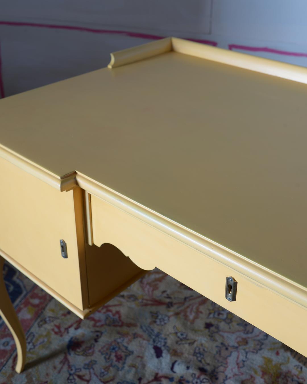 Acero Expressionist Rococo Berlin Deko Bureau-Plat/Desk, Lacquered in Saffron Yellow in vendita