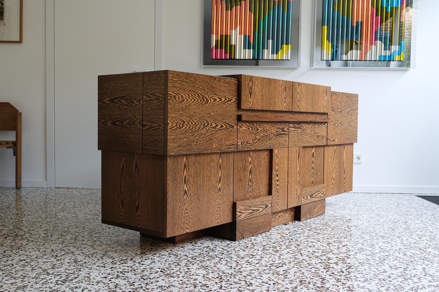 Buffet expressionniste et brutal 