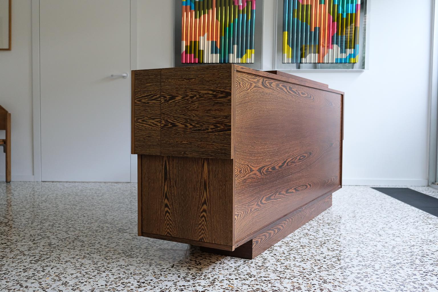 Buffet expressionniste et brutal 