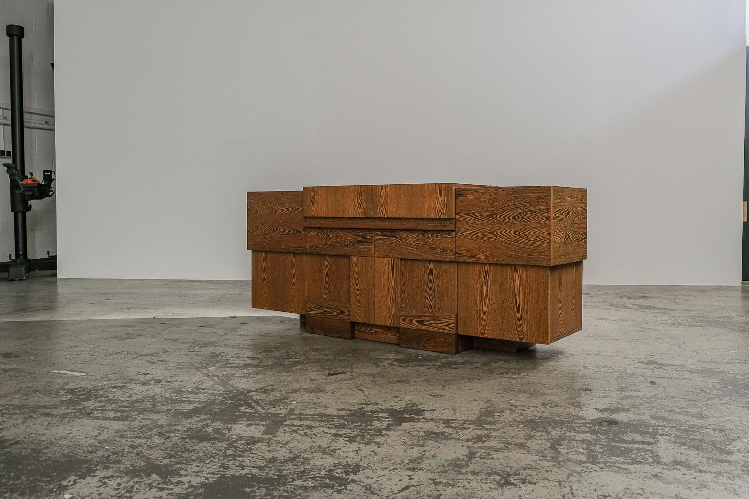 Europeo Credenza espressionista e brutalista 