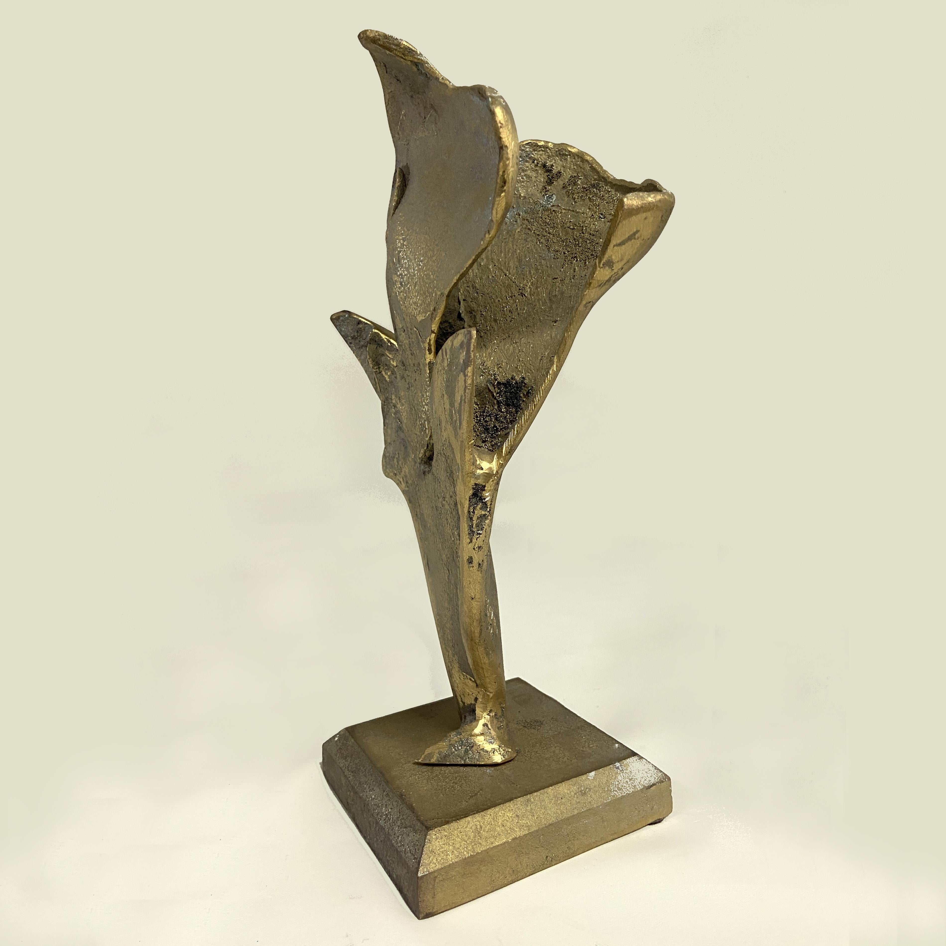 Allemand Sculpture abstraite en bronze expressive d'un oiseau  en vente