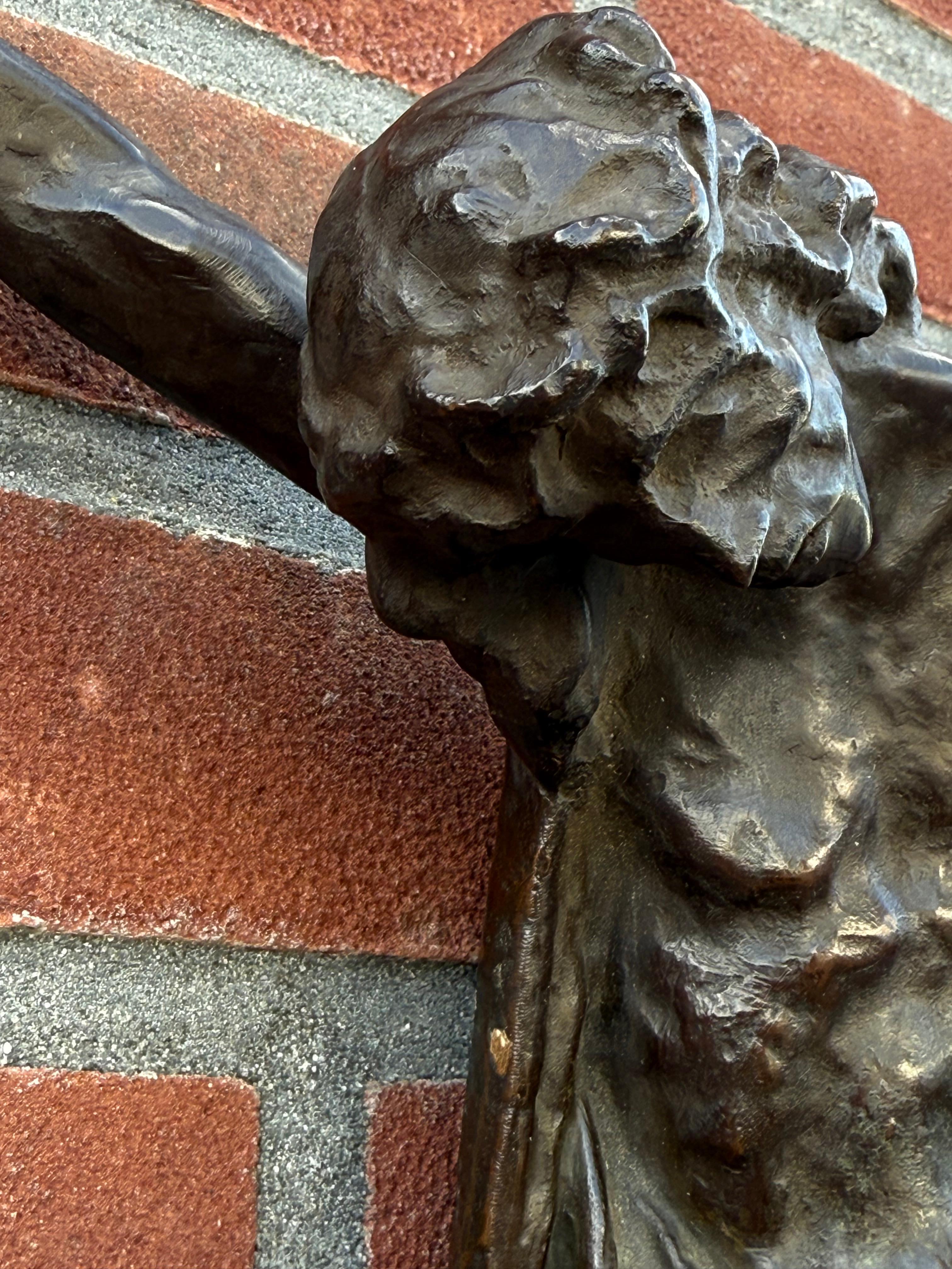 Corpus du Christ en bronze expressif, rarement signé par l'artiste, vers 1920 en vente 2