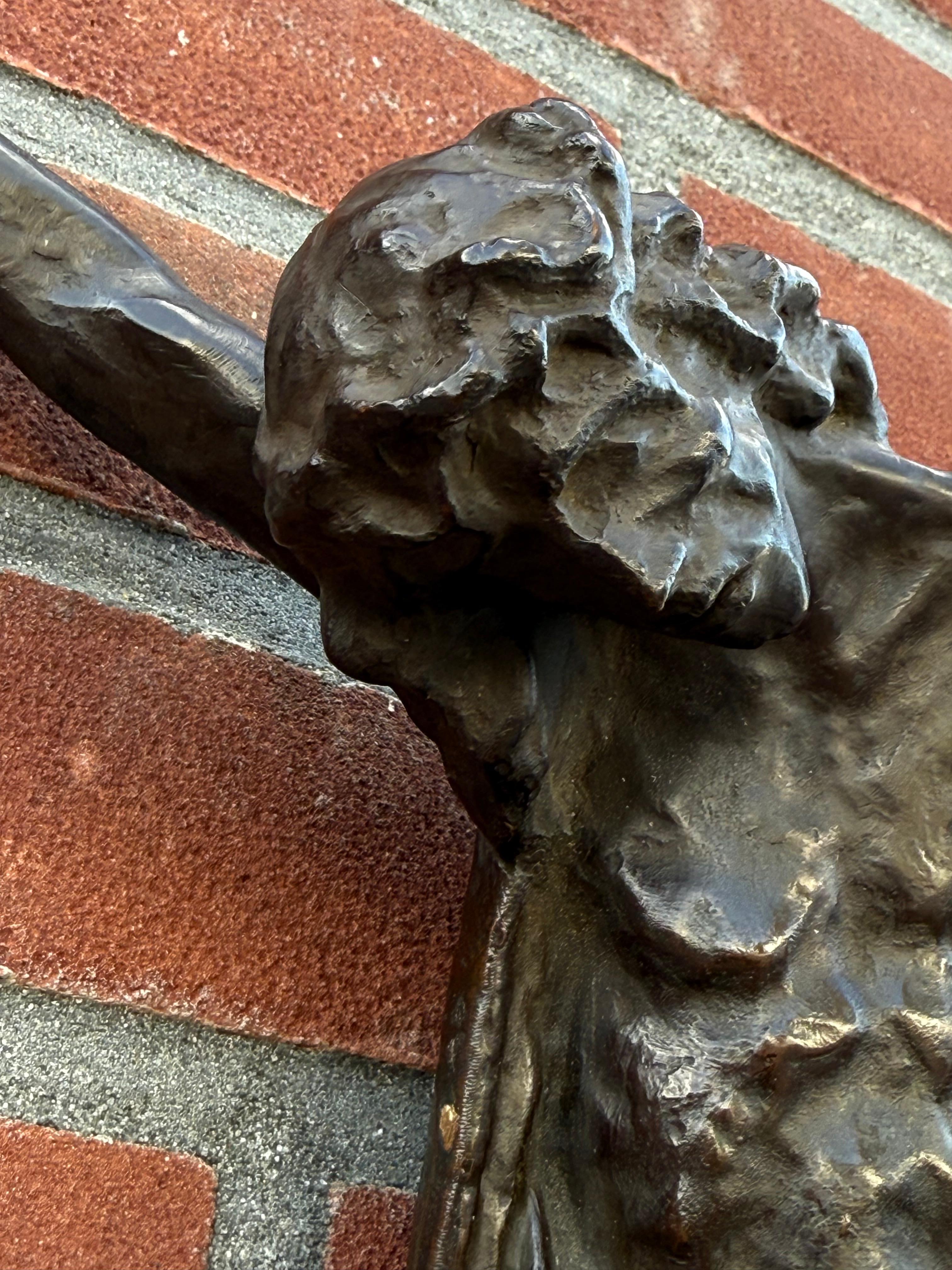 Corpus du Christ en bronze expressif, rarement signé par l'artiste, vers 1920 en vente 4