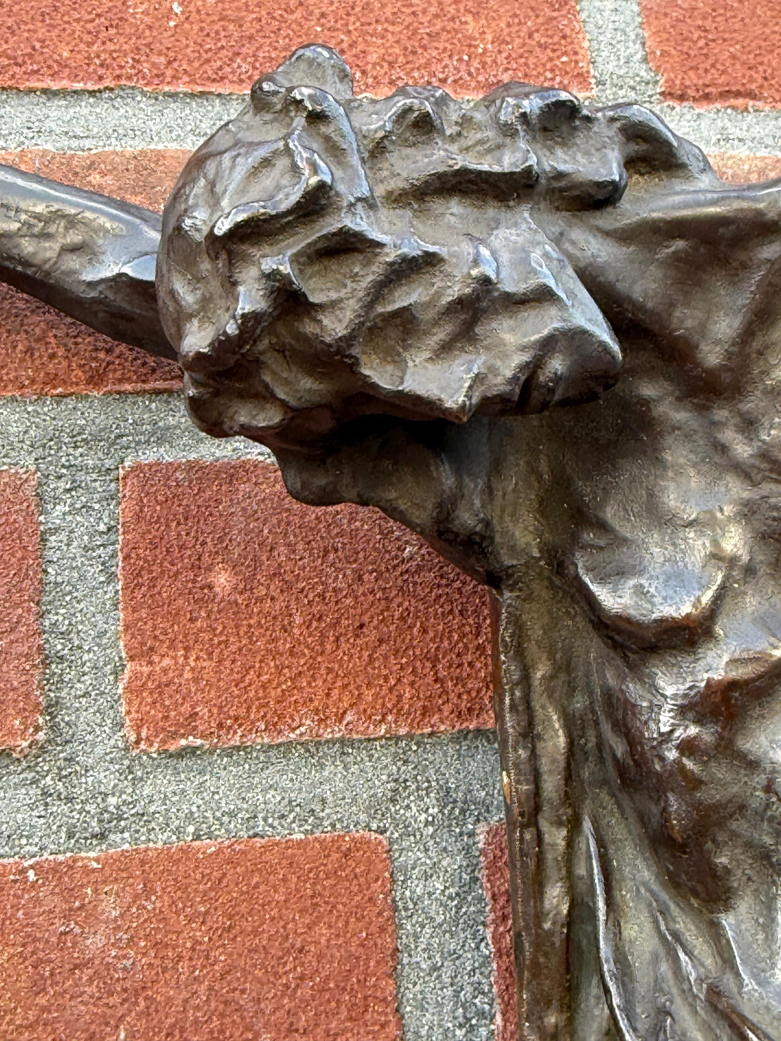 Corpus du Christ en bronze expressif, rarement signé par l'artiste, vers 1920 en vente 5