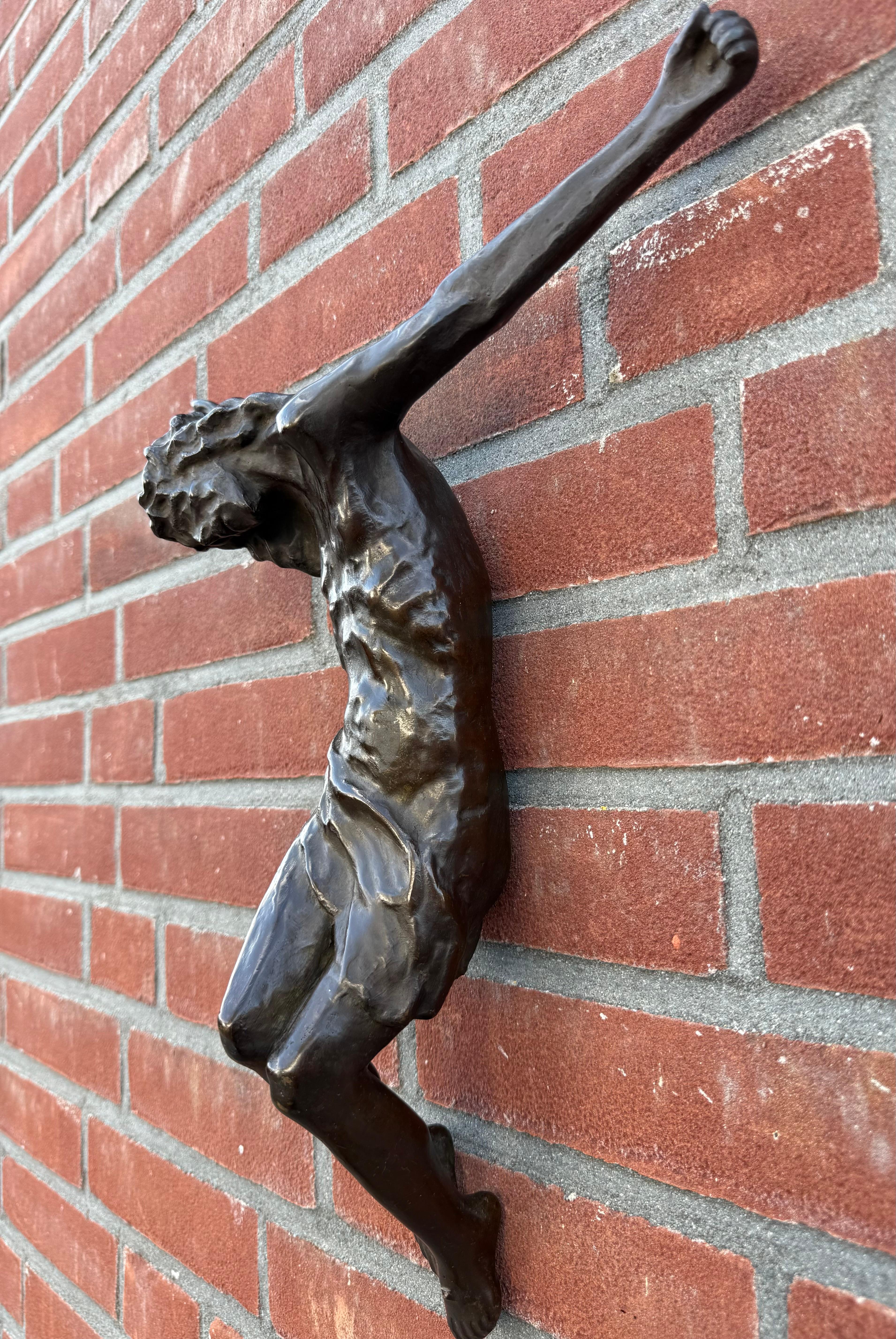 Corpus du Christ en bronze expressif, rarement signé par l'artiste, vers 1920 en vente 9
