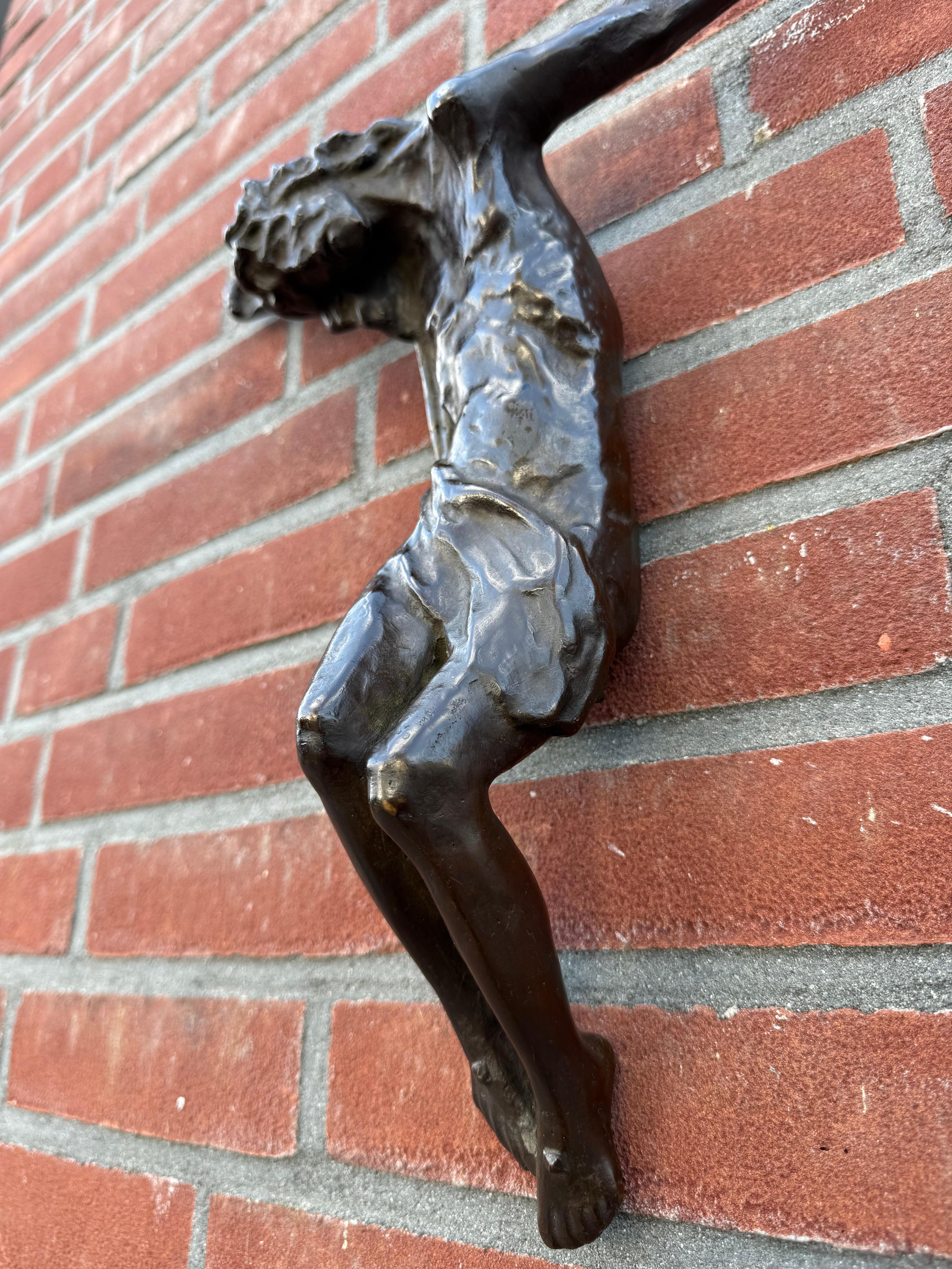 Corpus du Christ en bronze expressif, rarement signé par l'artiste, vers 1920 en vente 10