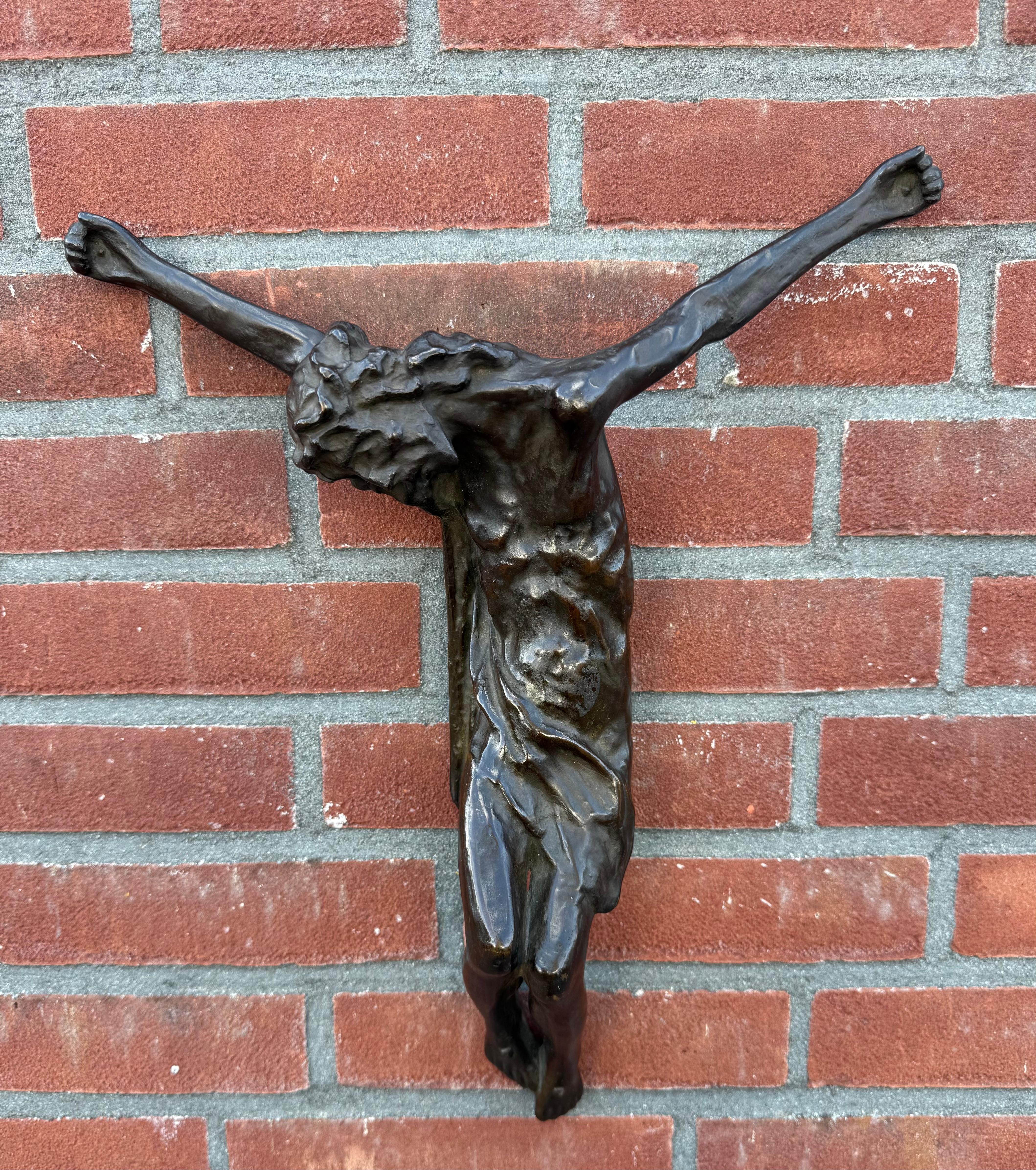 Arts and Crafts Corpus du Christ en bronze expressif, rarement signé par l'artiste, vers 1920 en vente
