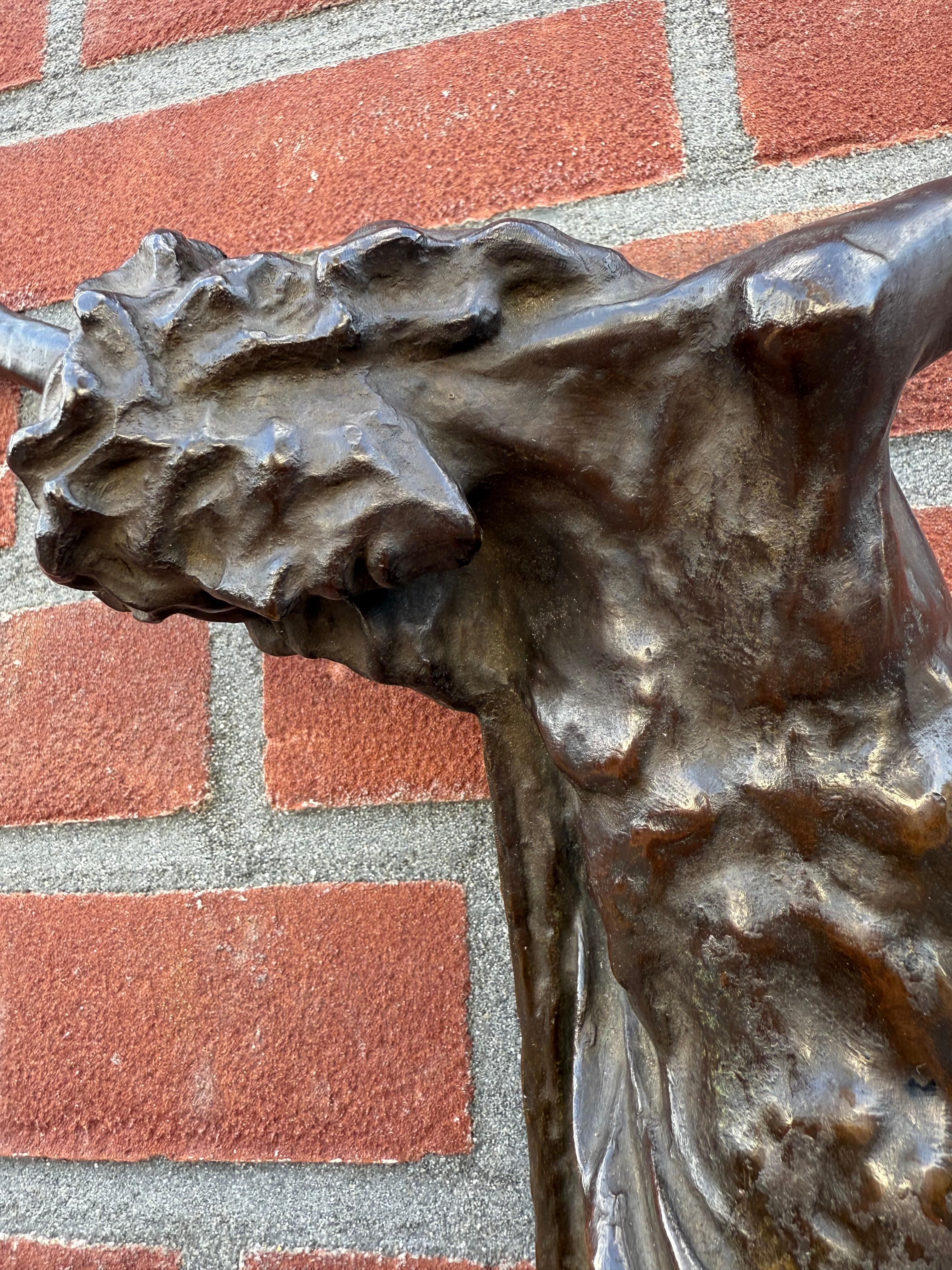 Européen Corpus du Christ en bronze expressif, rarement signé par l'artiste, vers 1920 en vente