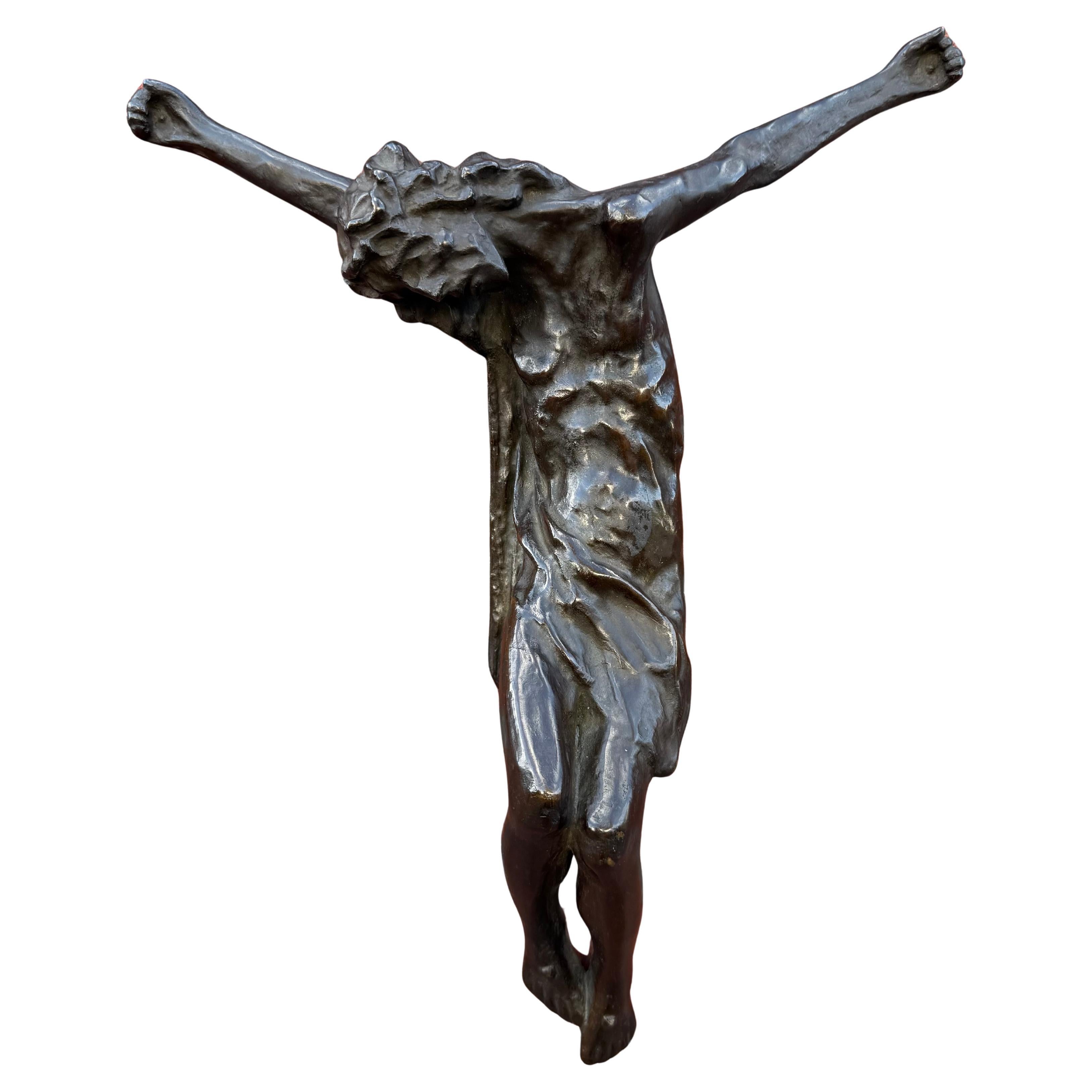 Espressivo Corpo di Cristo da parete in bronzo, raramente firmato dall'artista, 1920 ca.
