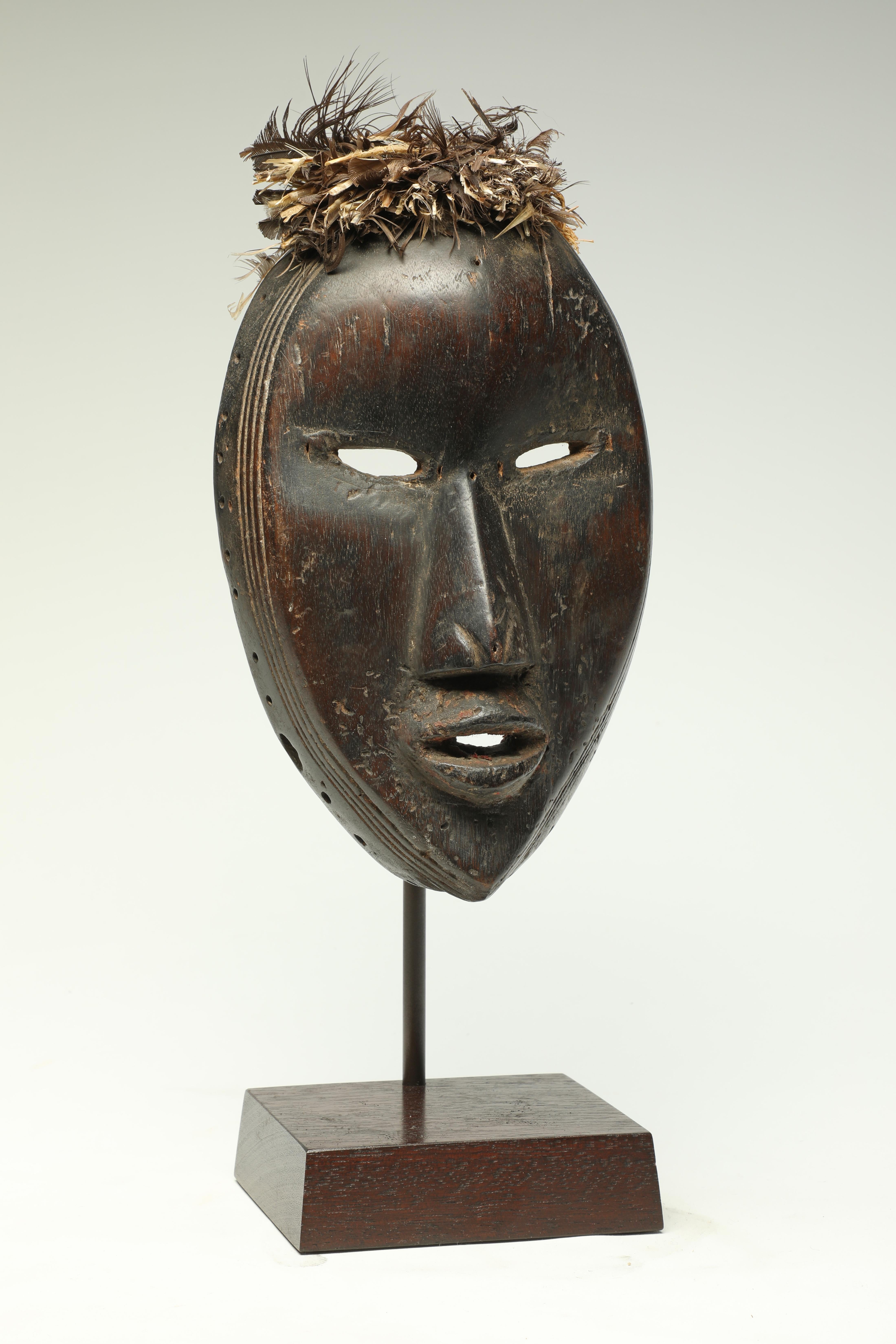 Ausdrucksstarke frühklassische kubistische Dan-Maske Anfang 20. Jahrhundert Liberia, ex Sothebys (Handgeschnitzt) im Angebot