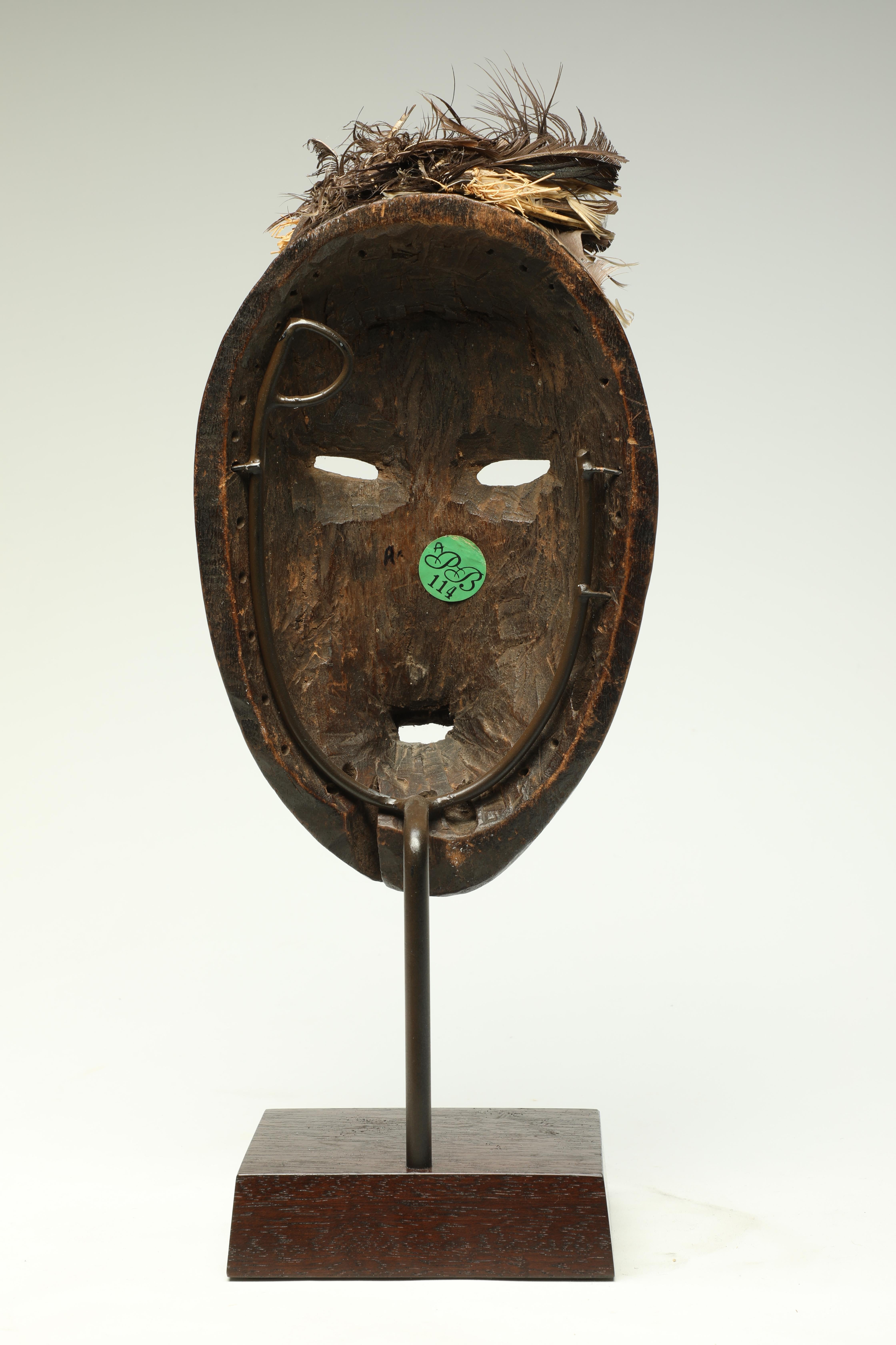 Ausdrucksstarke frühklassische kubistische Dan-Maske Anfang 20. Jahrhundert Liberia, Afrika im Angebot 1