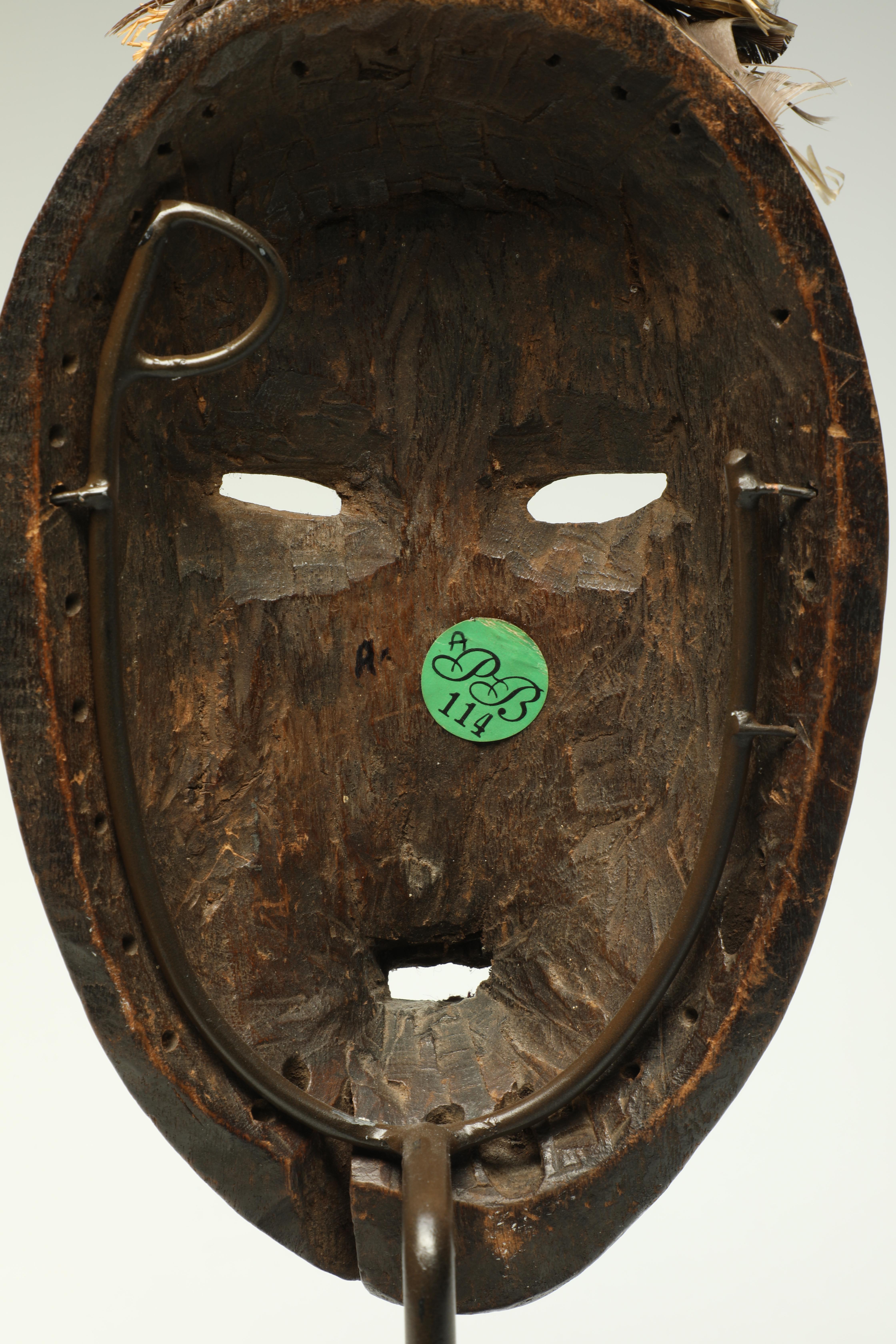 Ausdrucksstarke frühklassische kubistische Dan-Maske Anfang 20. Jahrhundert Liberia, Afrika im Angebot 2