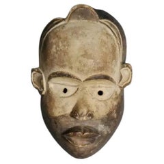 Expressive Tribal Congo Mask in Patinated Wood – Figurative African Art