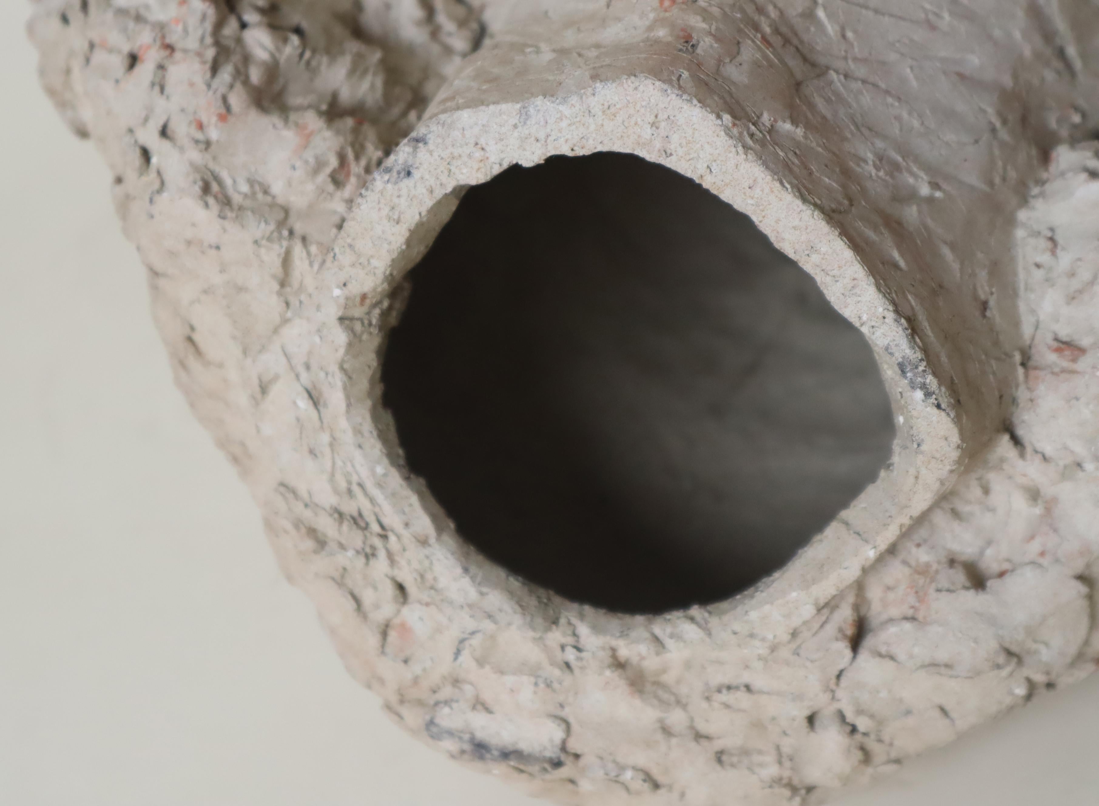 Espressionista Busto bianco espressivo di uomo con baffi e capelli lunghi in vendita