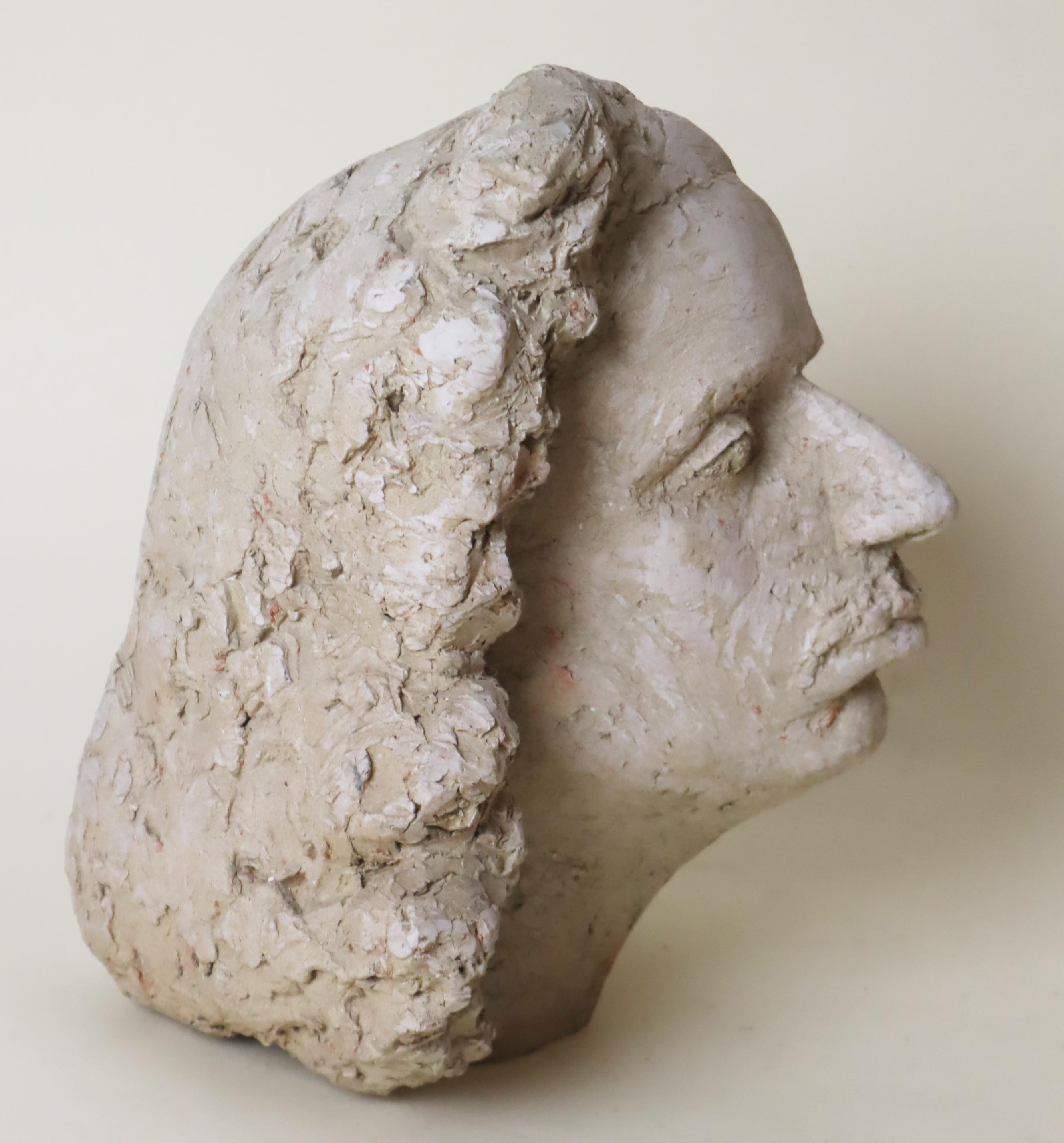 Busto bianco espressivo di uomo con baffi e capelli lunghi In condizioni buone in vendita a Hannover, DE