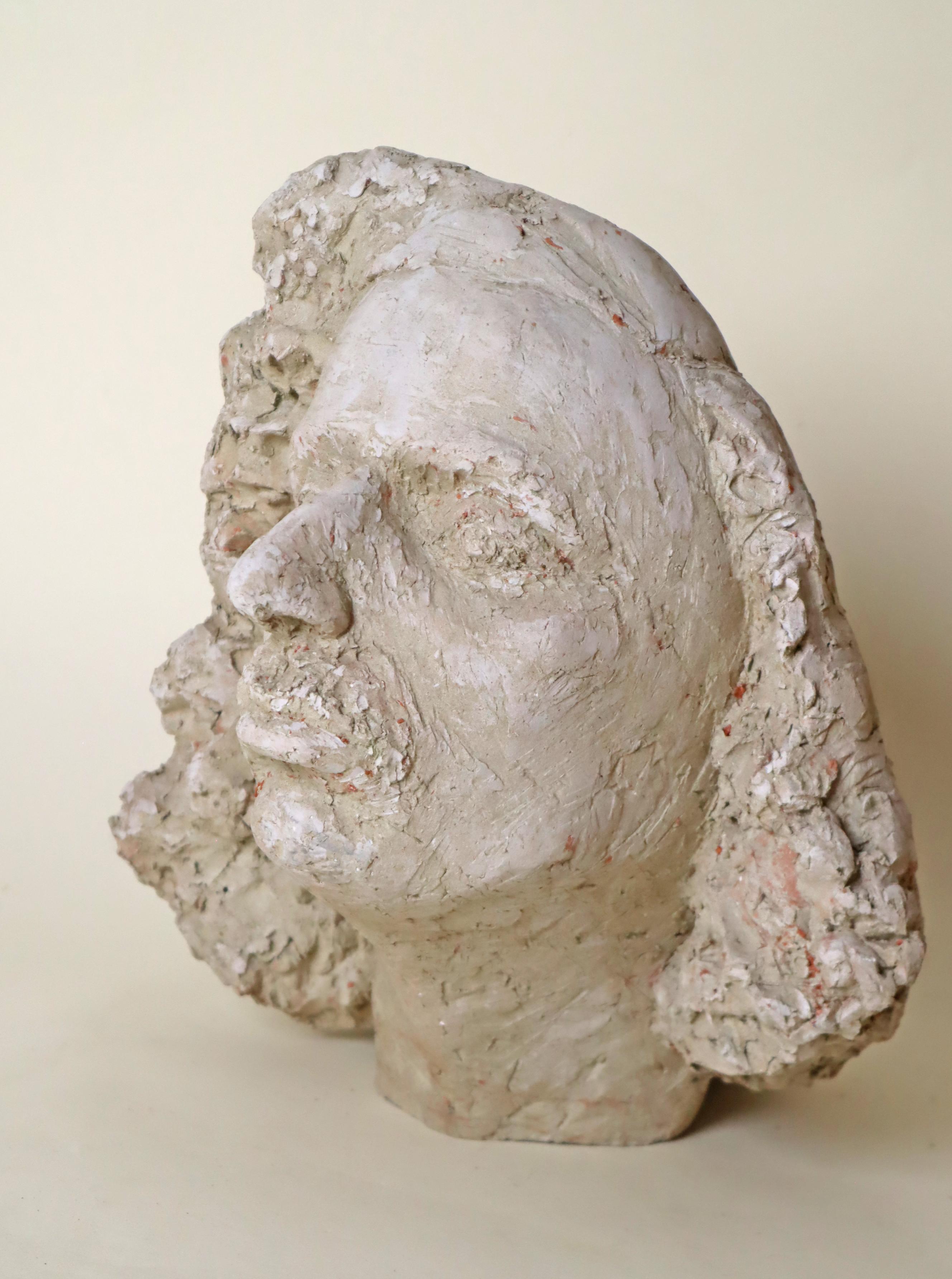 Argilla Busto bianco espressivo di uomo con baffi e capelli lunghi in vendita