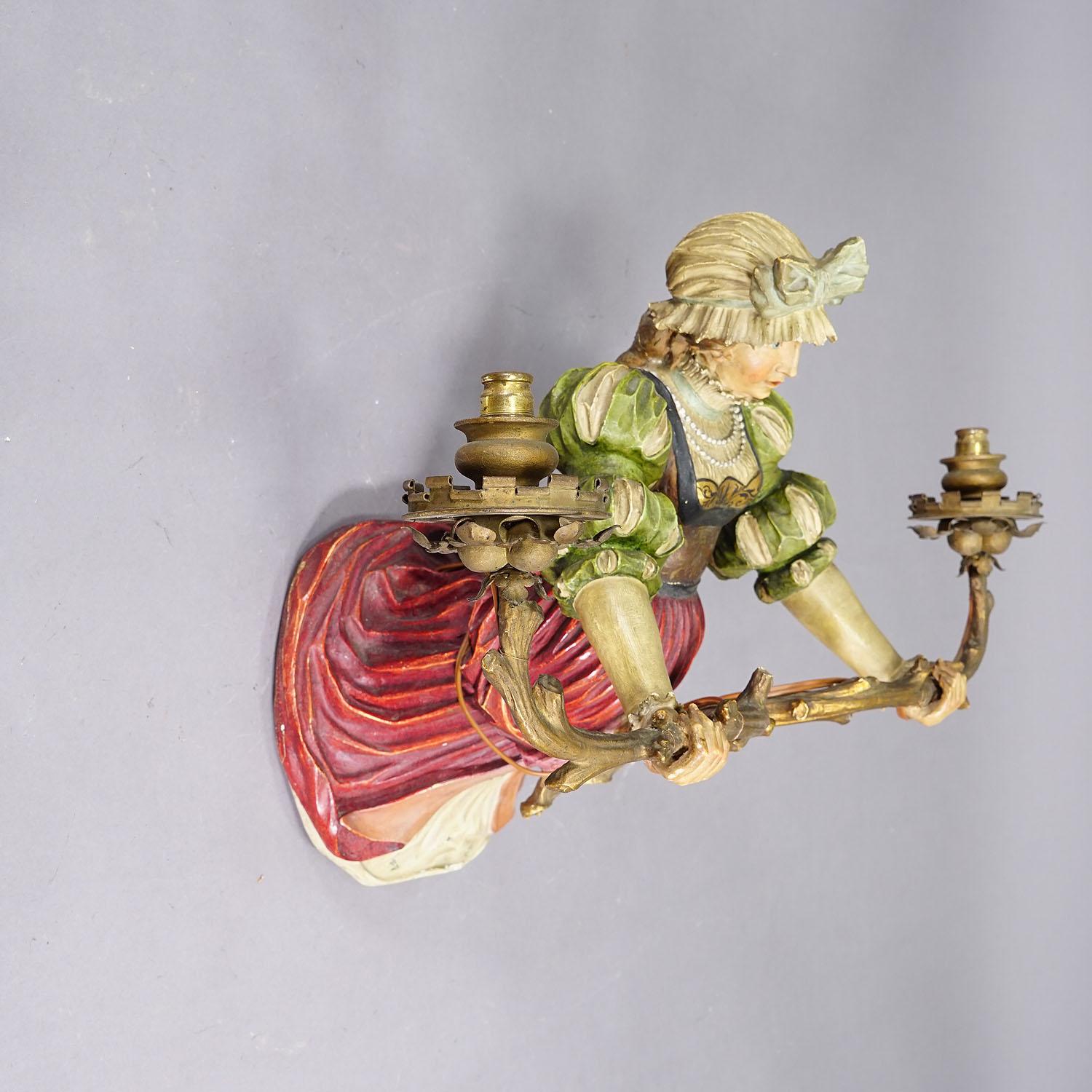 Allemand Applique de dame expressive en bois sculpté, vers 1900 en vente