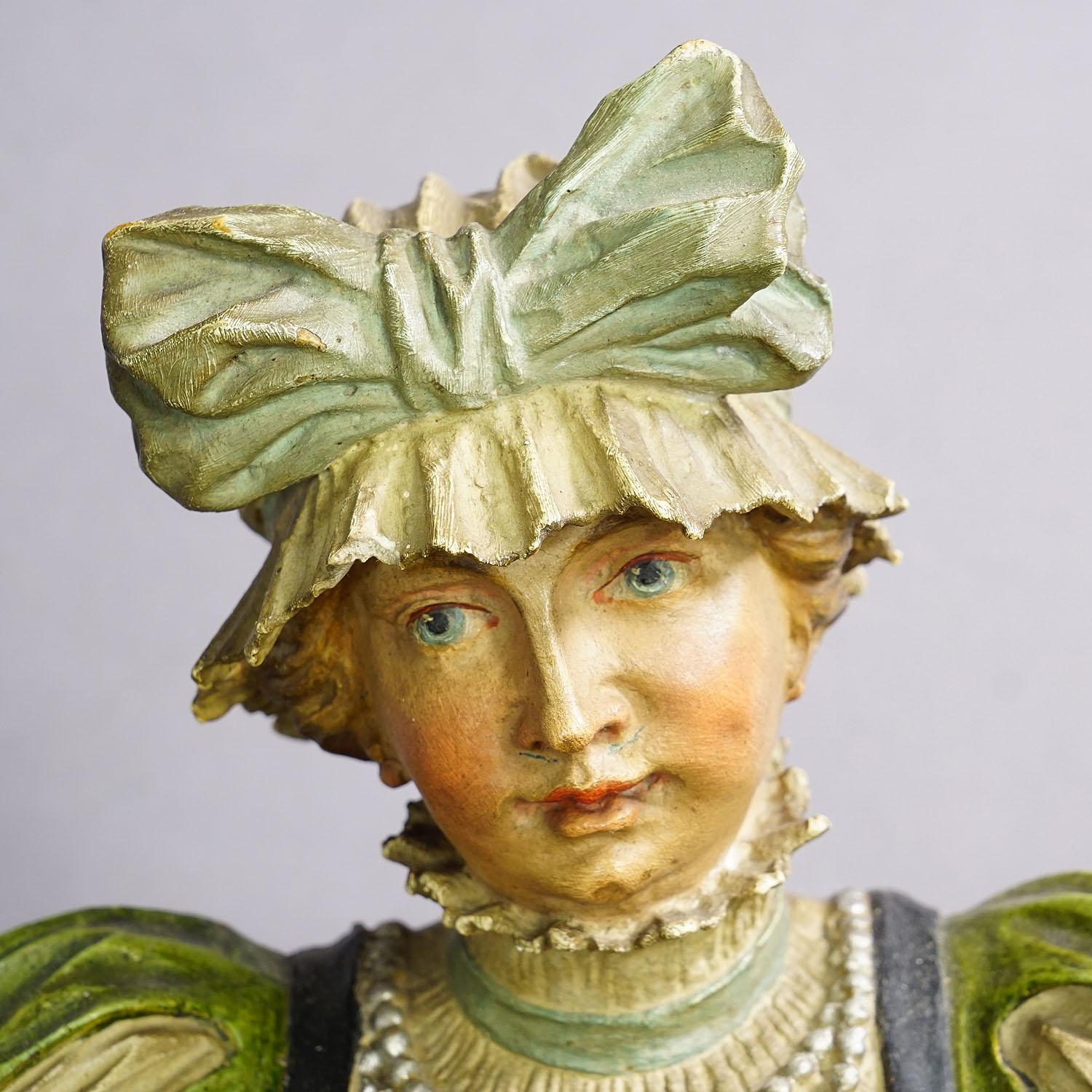 Applique de dame expressive en bois sculpté, vers 1900 Bon état - En vente à Berghuelen, DE