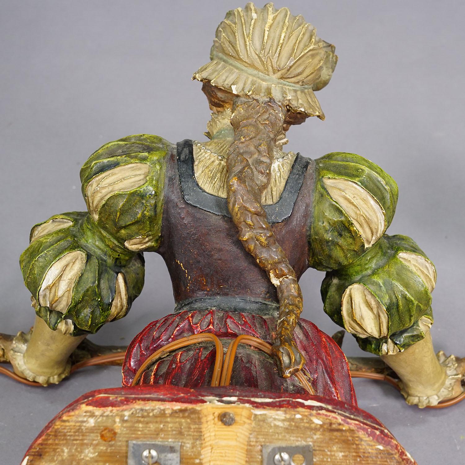 Métal Applique de dame expressive en bois sculpté, vers 1900 en vente