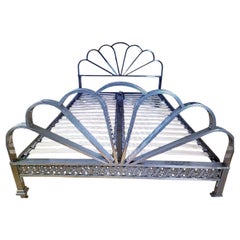 Exquisita cama ART DECO con cabeza y pies en forma de cola de pavo real