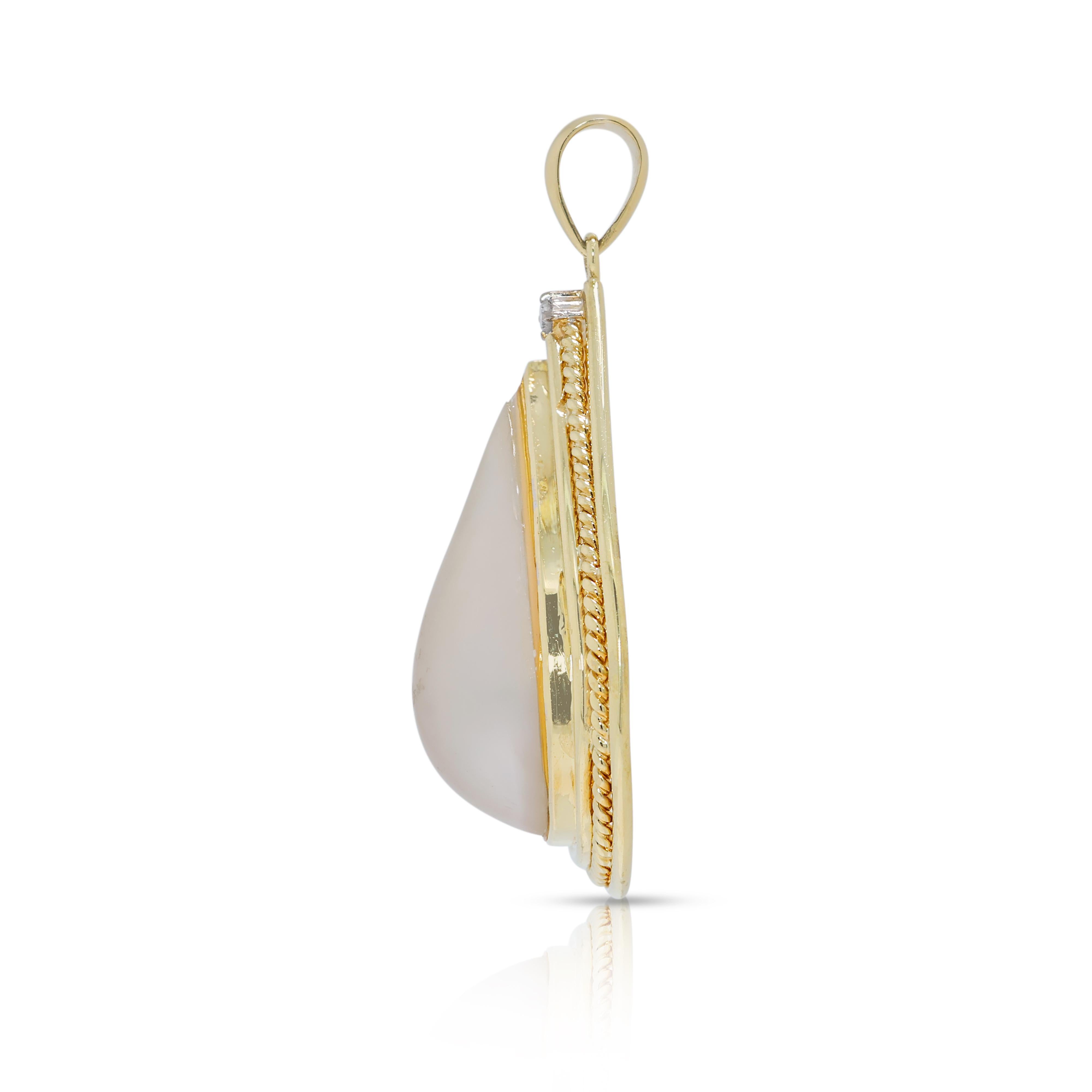Pendentif exquis en or jaune 14K avec diamant naturel de 0,01ct et perle de Mabe Pour femmes en vente