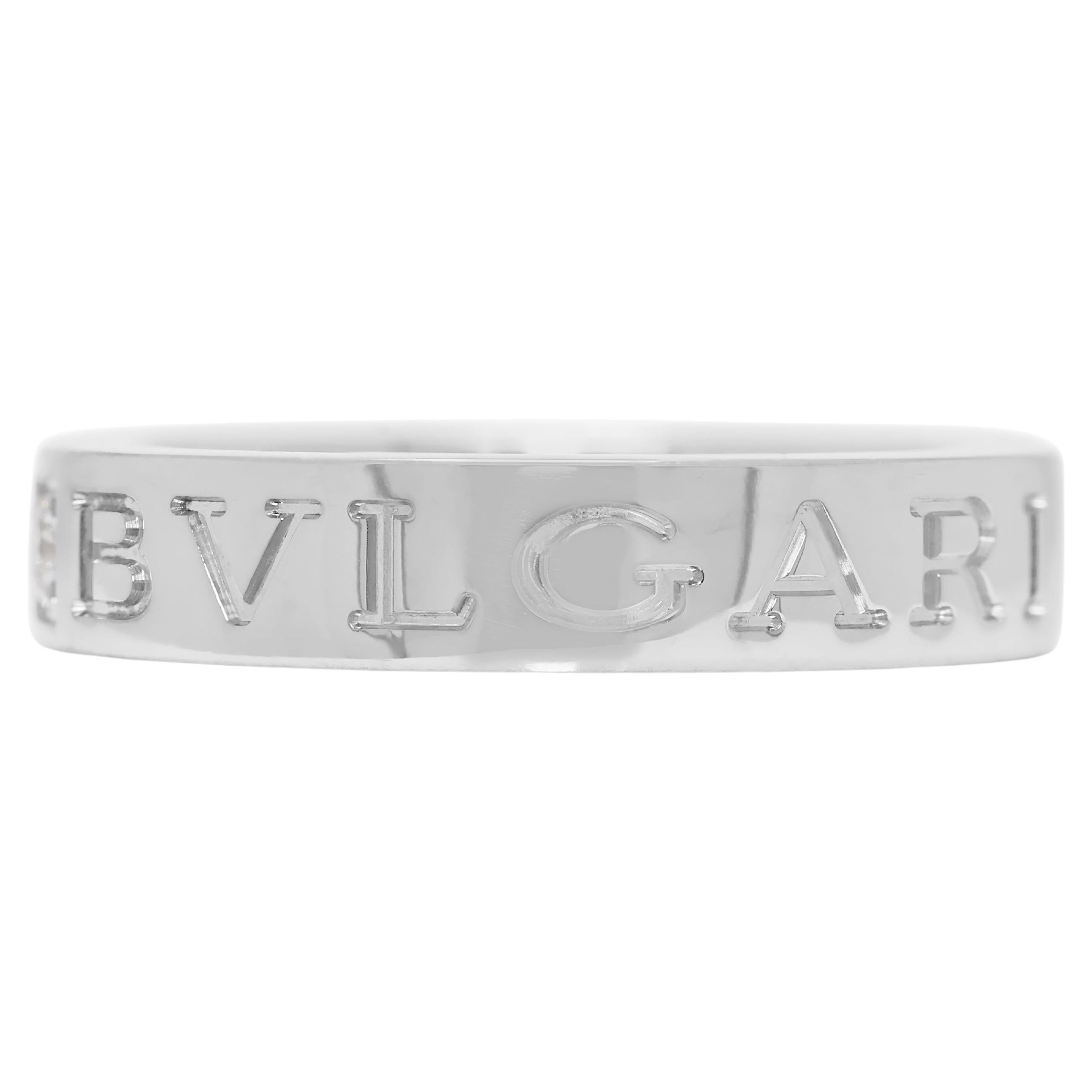 Exquisite 0,04ct Diamant Bvlgari Logo Ring in 18K Weißgold im Angebot