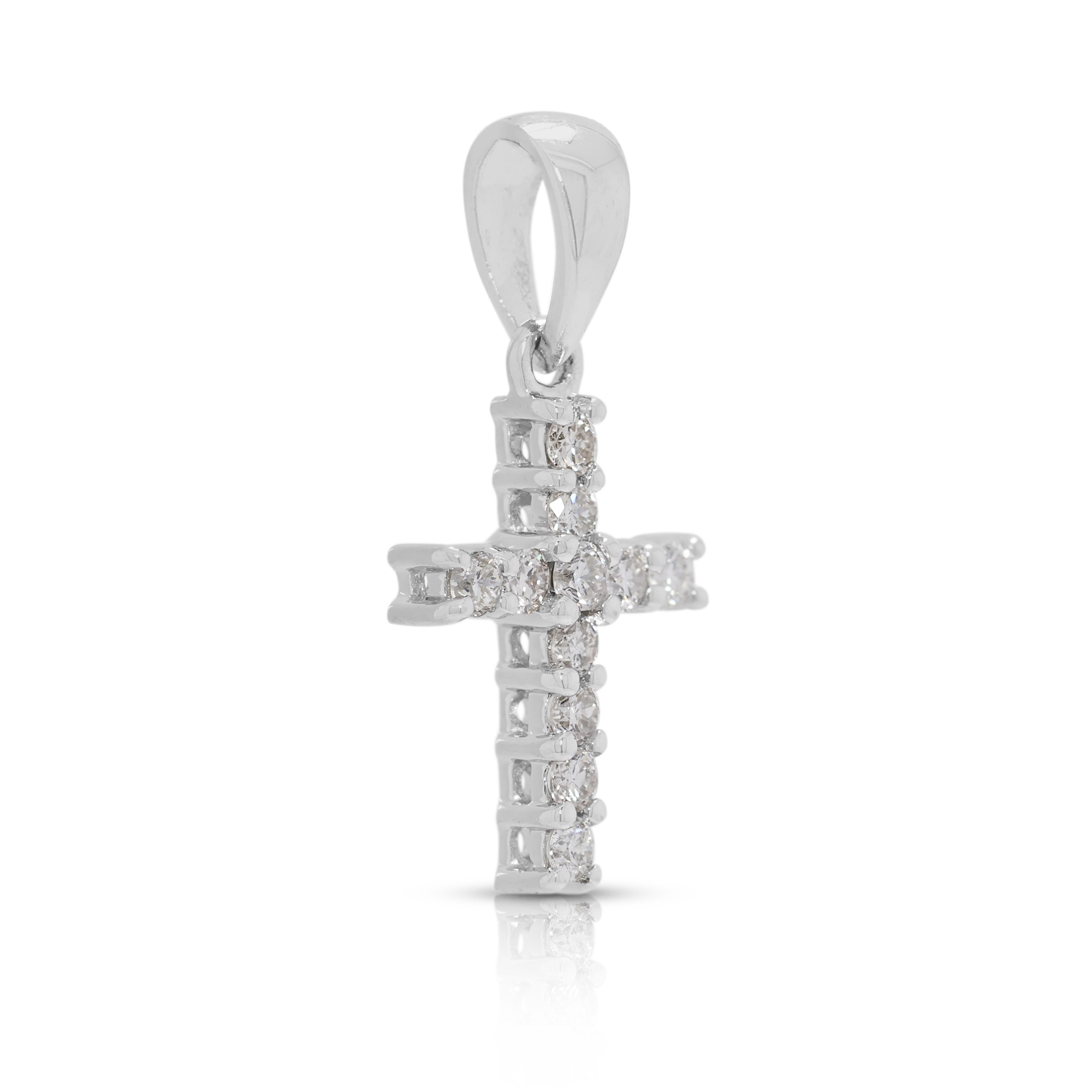 Taille ronde Pendentif croix en or blanc 18 carats avec diamant naturel de 0,07 ct exquis en vente