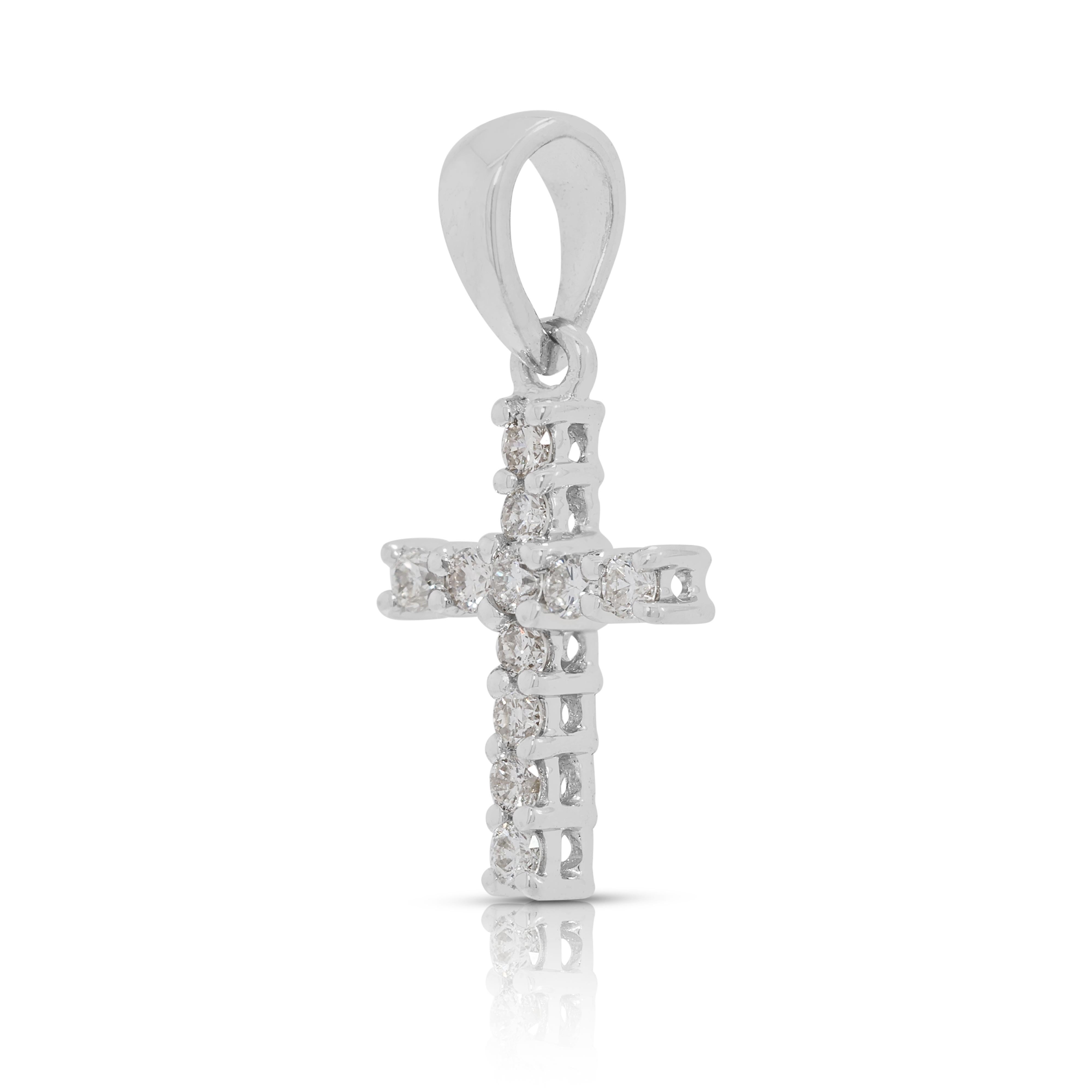 Pendentif croix en or blanc 18 carats avec diamant naturel de 0,07 ct exquis Excellent état - En vente à רמת גן, IL