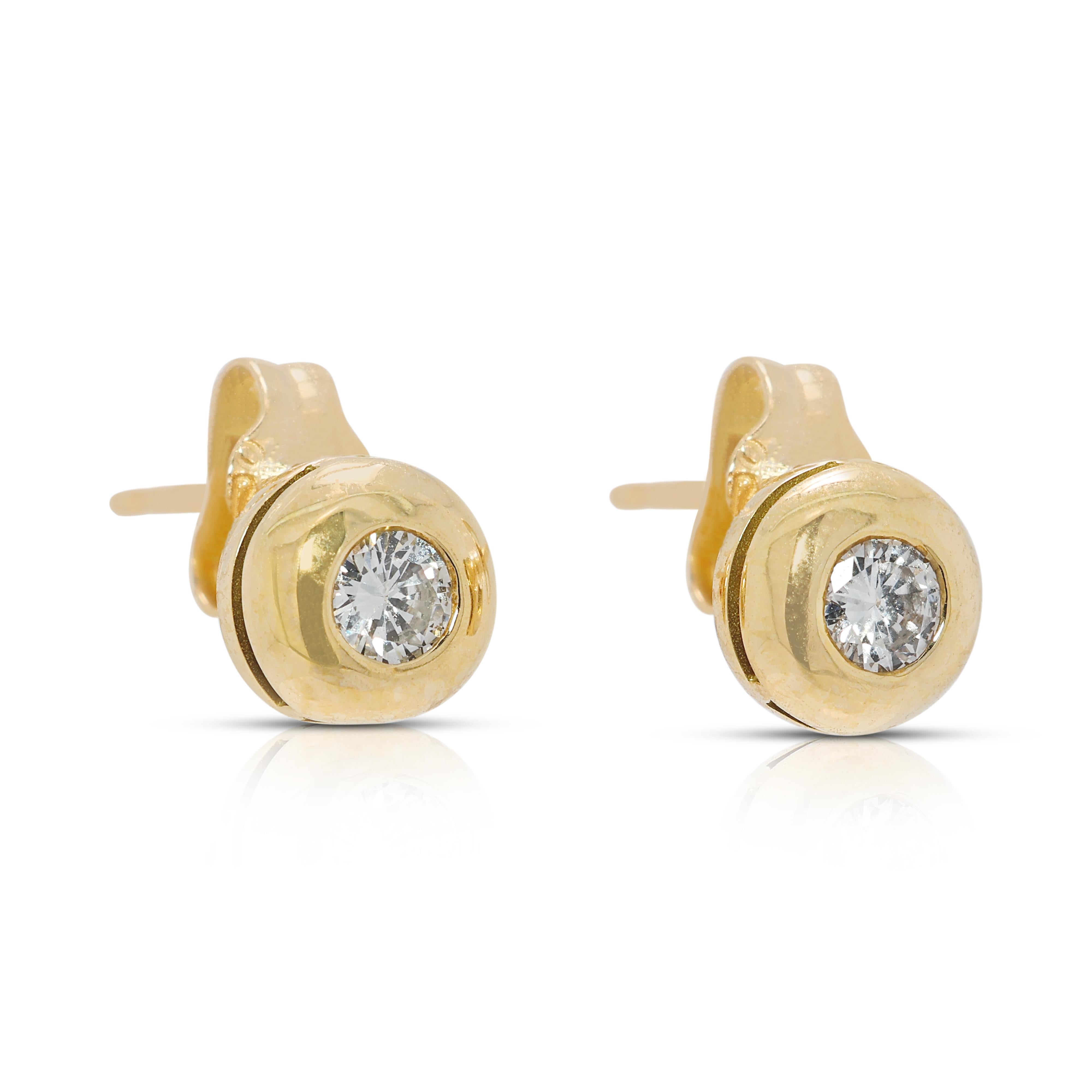 Taille ronde Boucles d'oreilles exquises en or jaune 18 carats et diamant naturel de 0,10 carats en vente